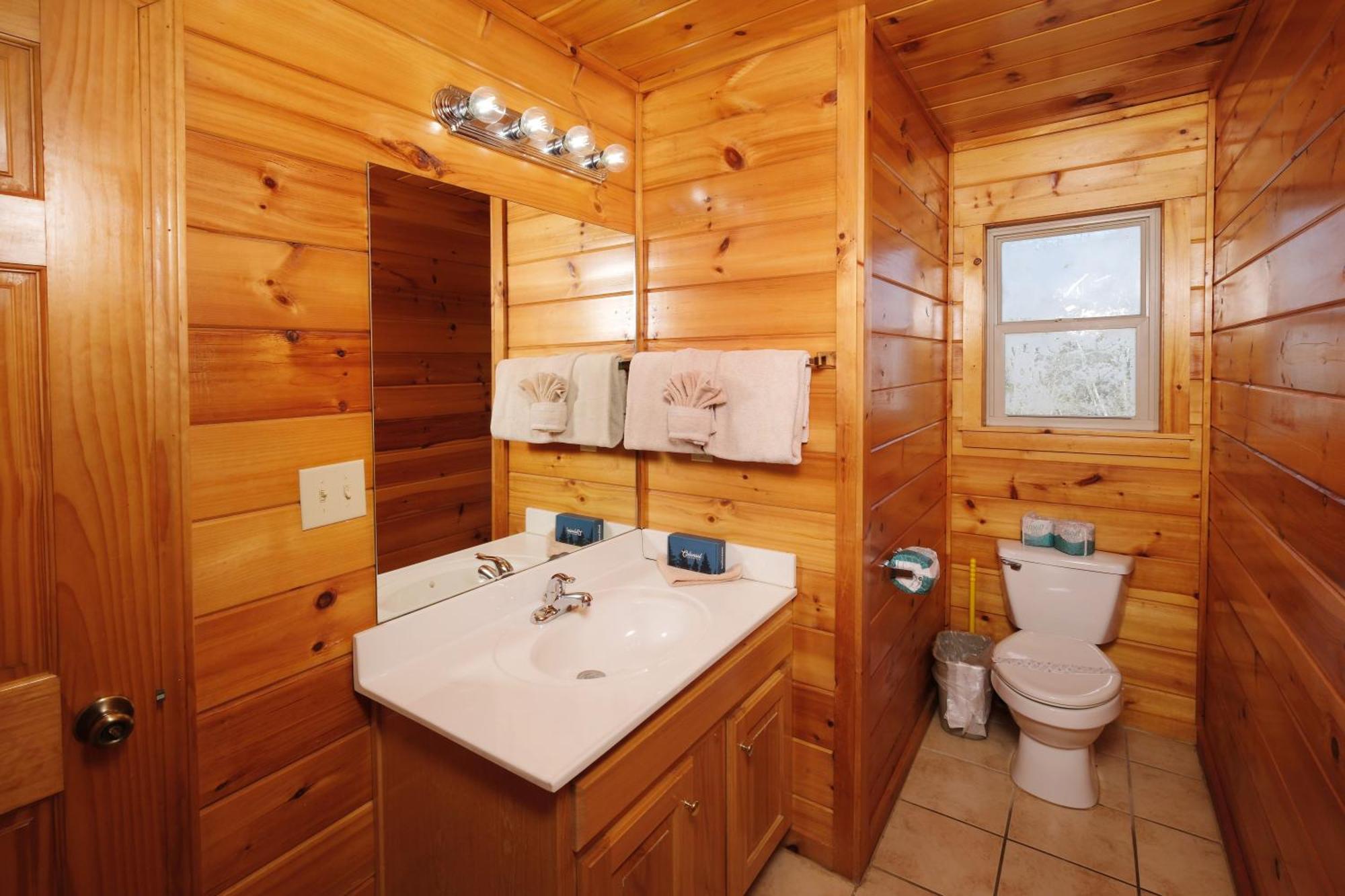 Spacious 6br Views Gameroom Theater Hot Tub Free Attraction Tickets * Pigeon Forge