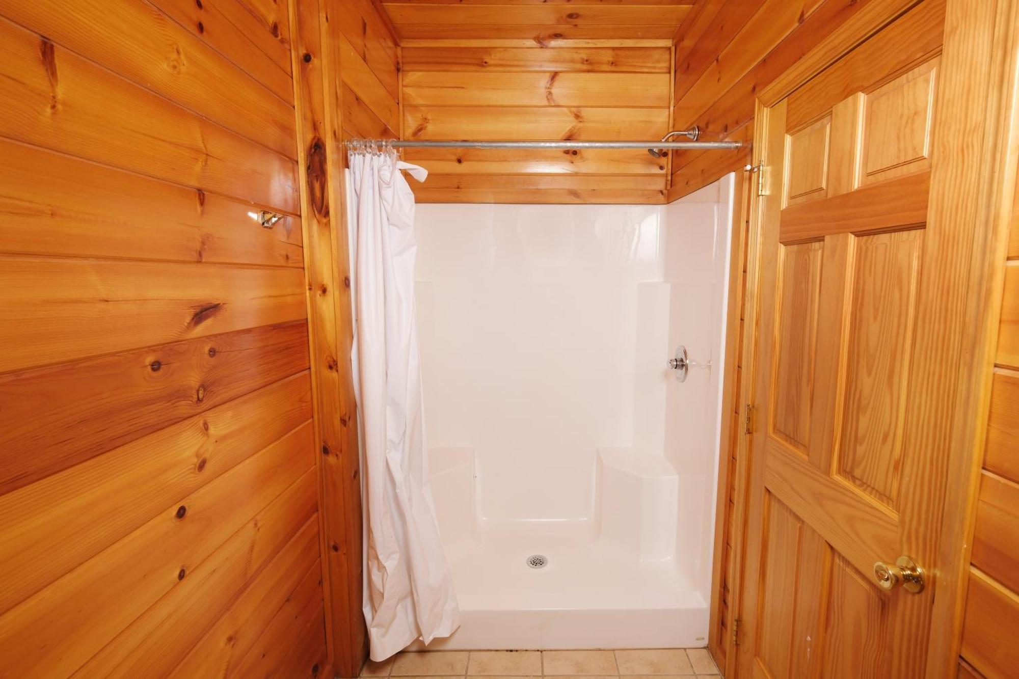 Spacious 6br Views Gameroom Theater Hot Tub Free Attraction Tickets