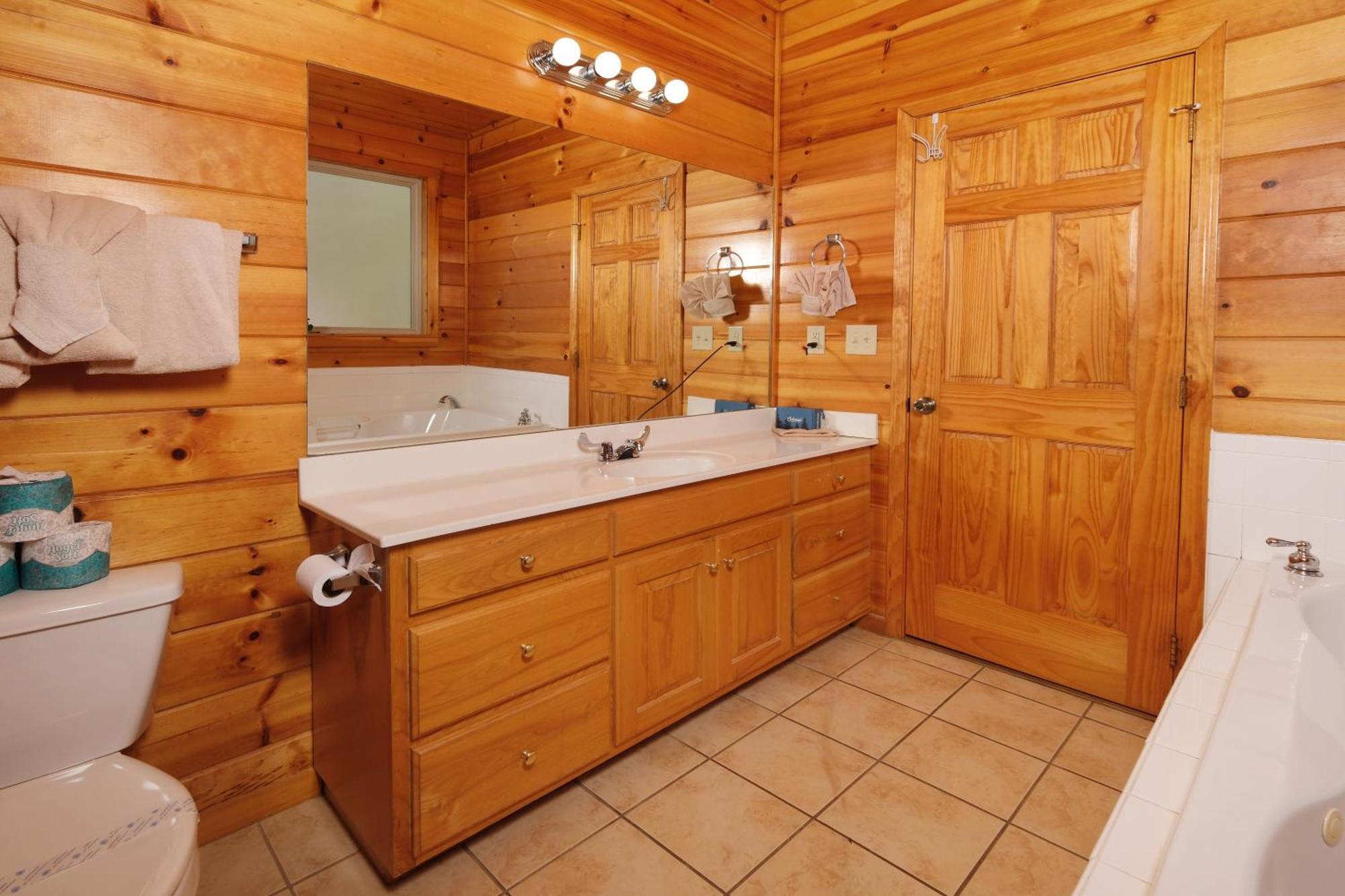 Spacious 6br Views Gameroom Theater Hot Tub Free Attraction Tickets