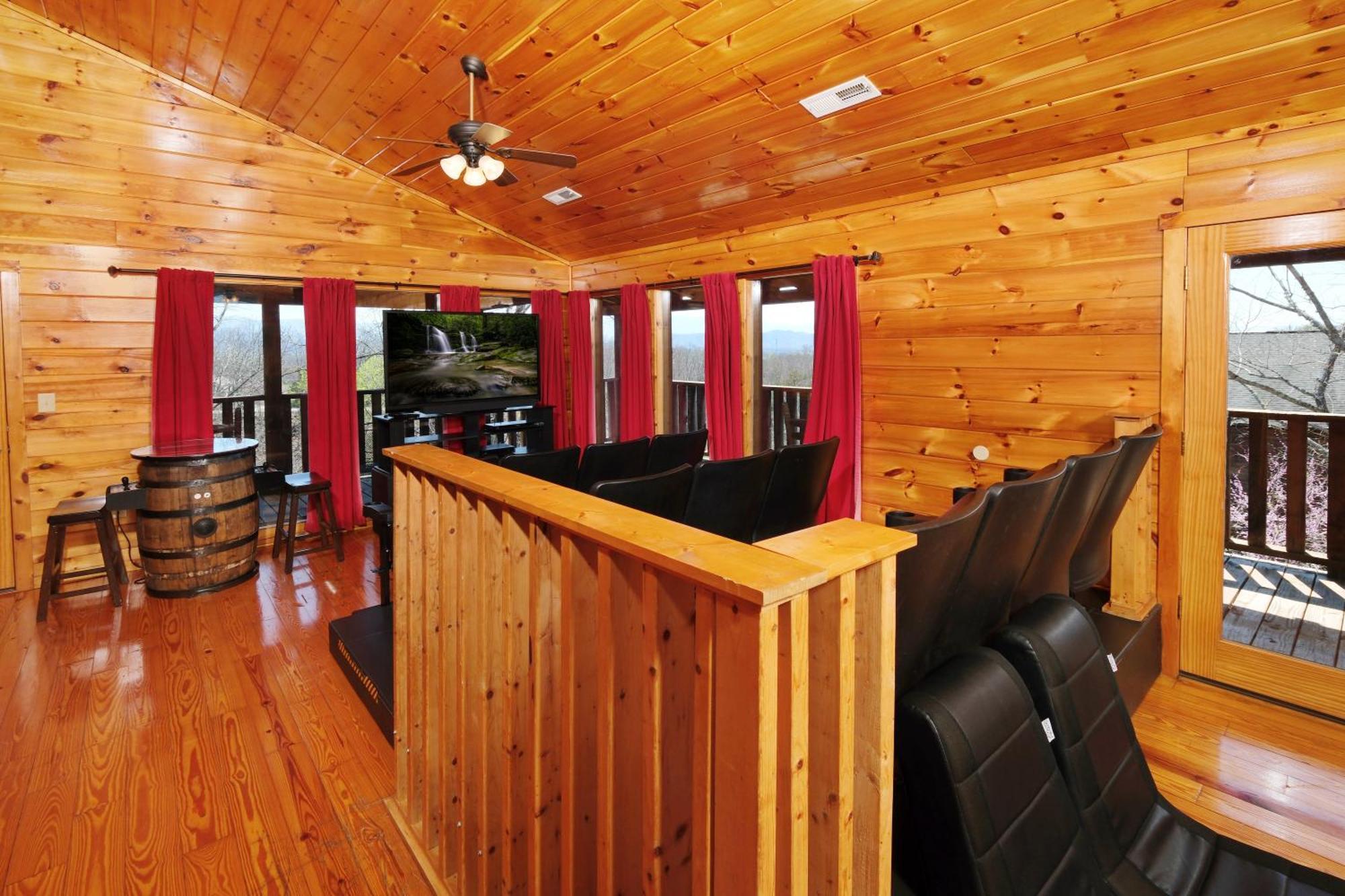 Spacious 6br Views Gameroom Theater Hot Tub Free Attraction Tickets Holiday home *