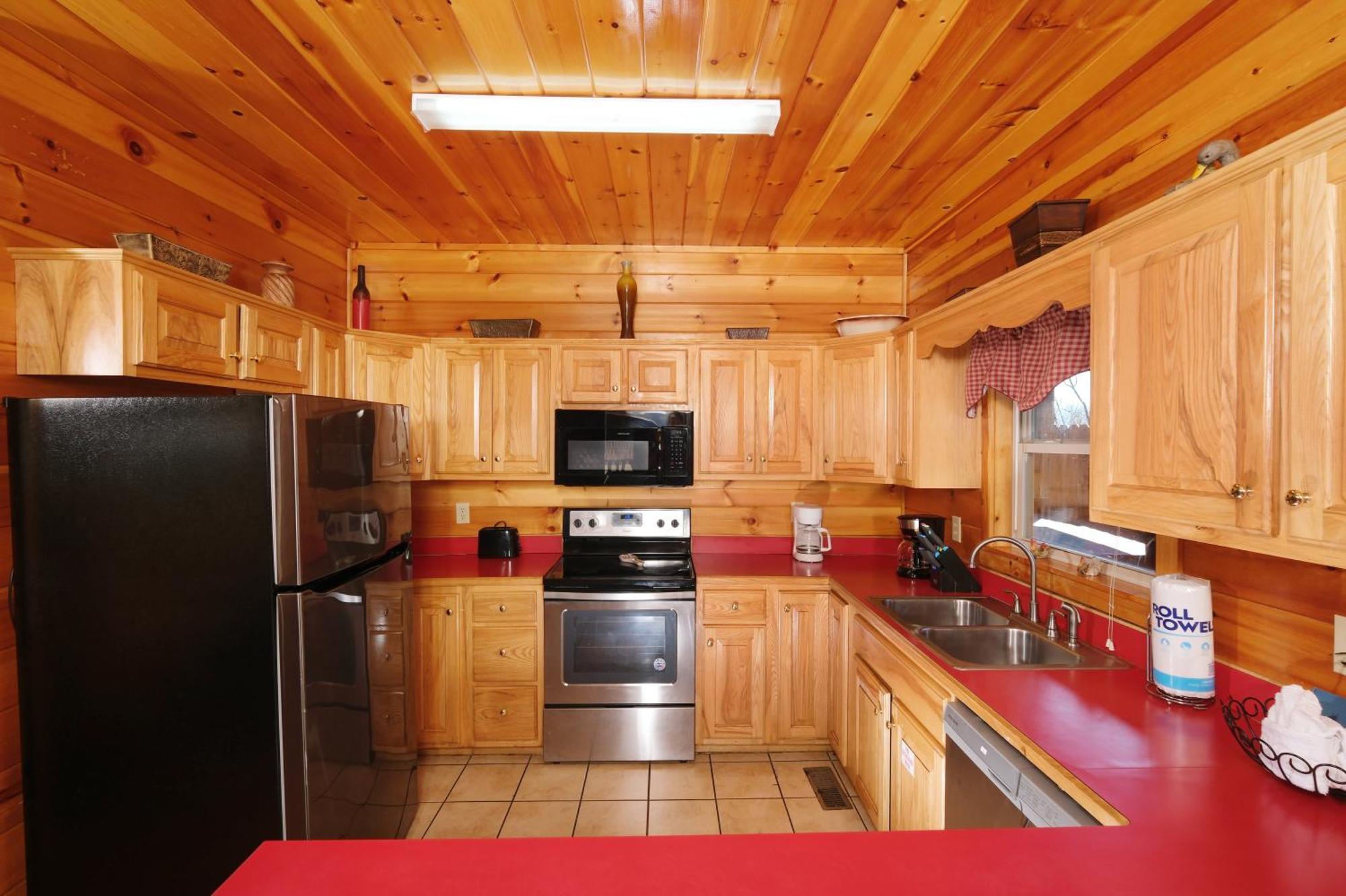 Spacious 6br Views Gameroom Theater Hot Tub Free Attraction Tickets Holiday home Pigeon Forge