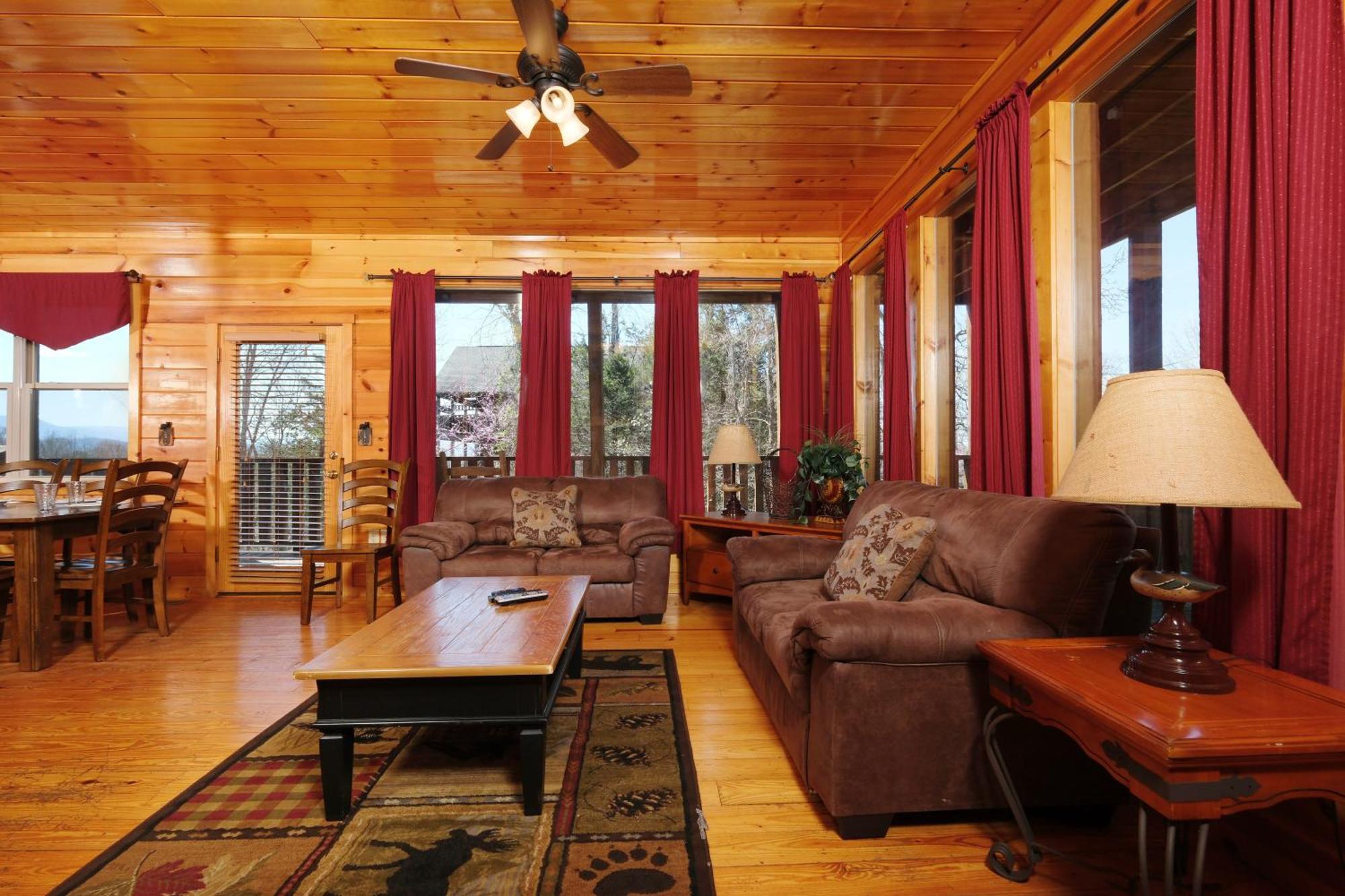 Spacious 6br Views Gameroom Theater Hot Tub Free Attraction Tickets Holiday home