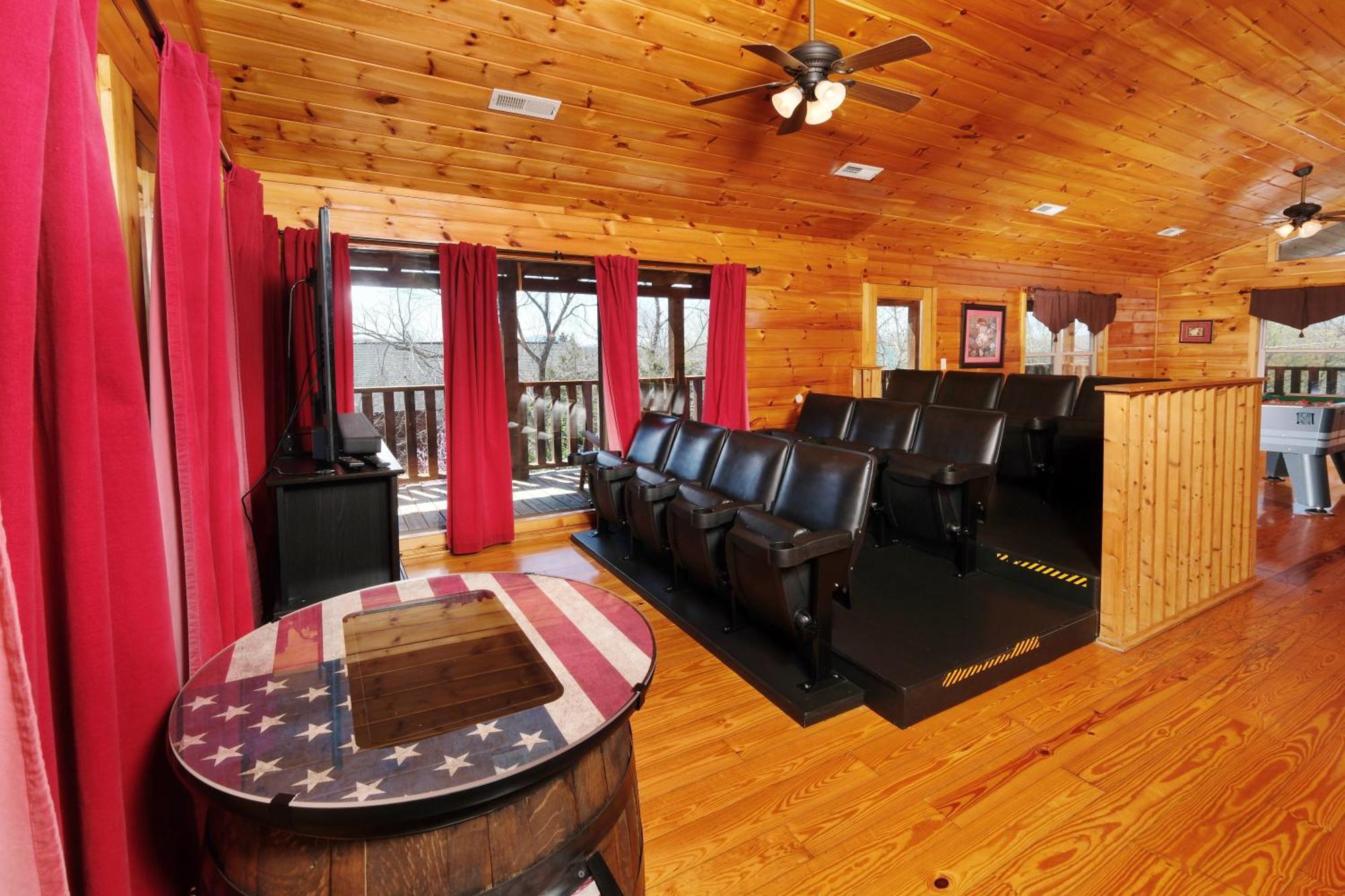 Spacious 6br Views Gameroom Theater Hot Tub Free Attraction Tickets Holiday home Pigeon Forge
