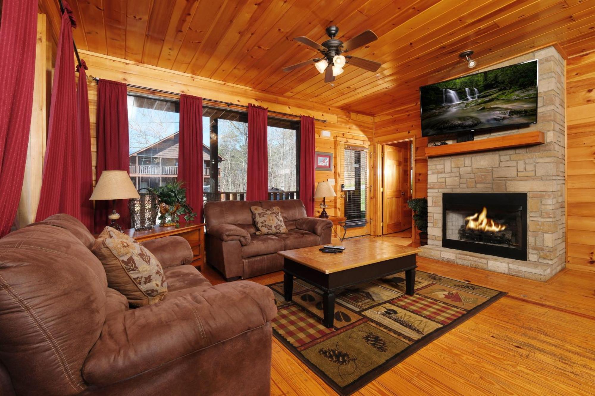 Spacious 6br Views Gameroom Theater Hot Tub Free Attraction Tickets Holiday home