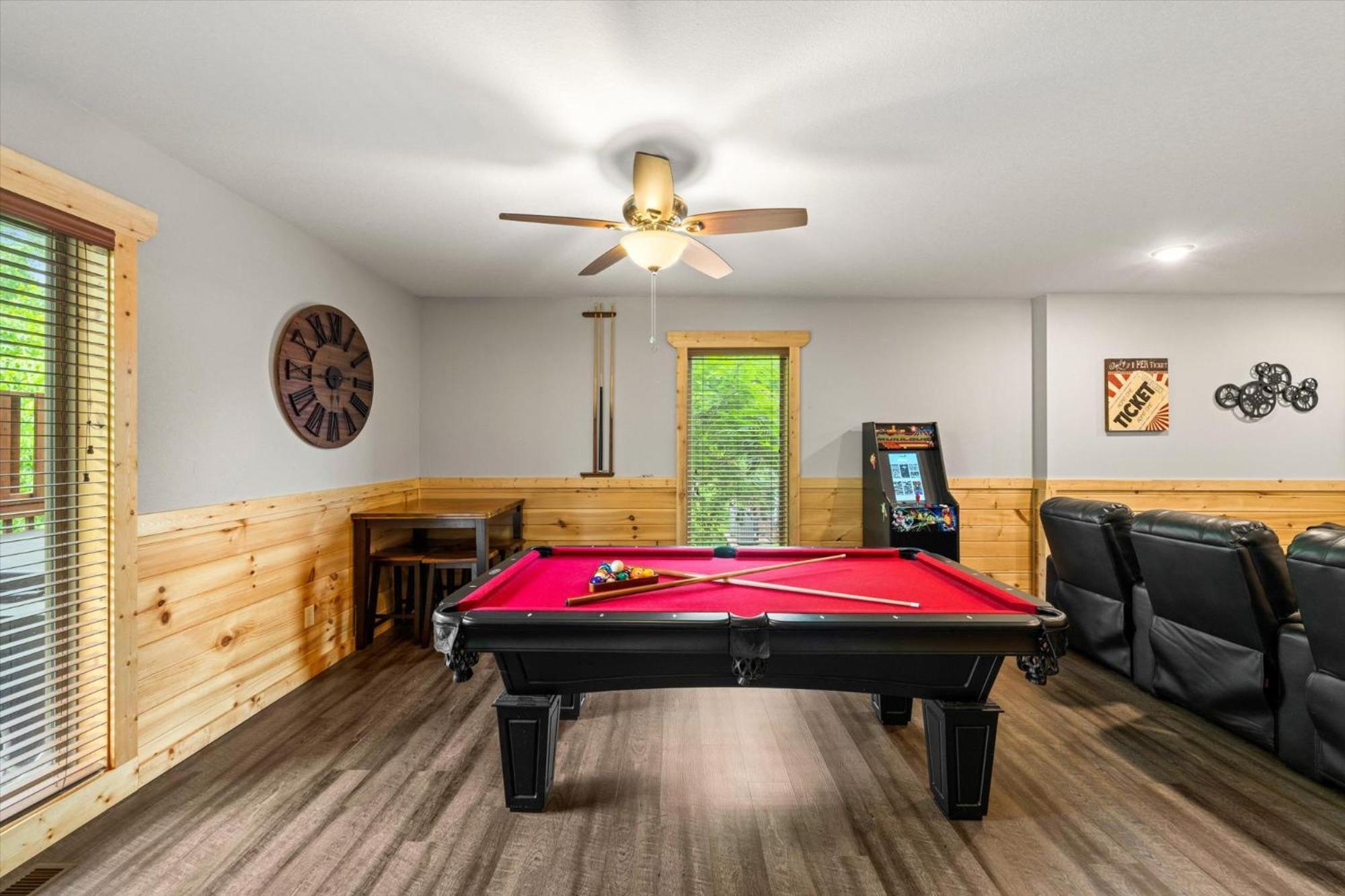 Cozy 2br Theater Gameroom Hot Tub Free Attraction Tickets