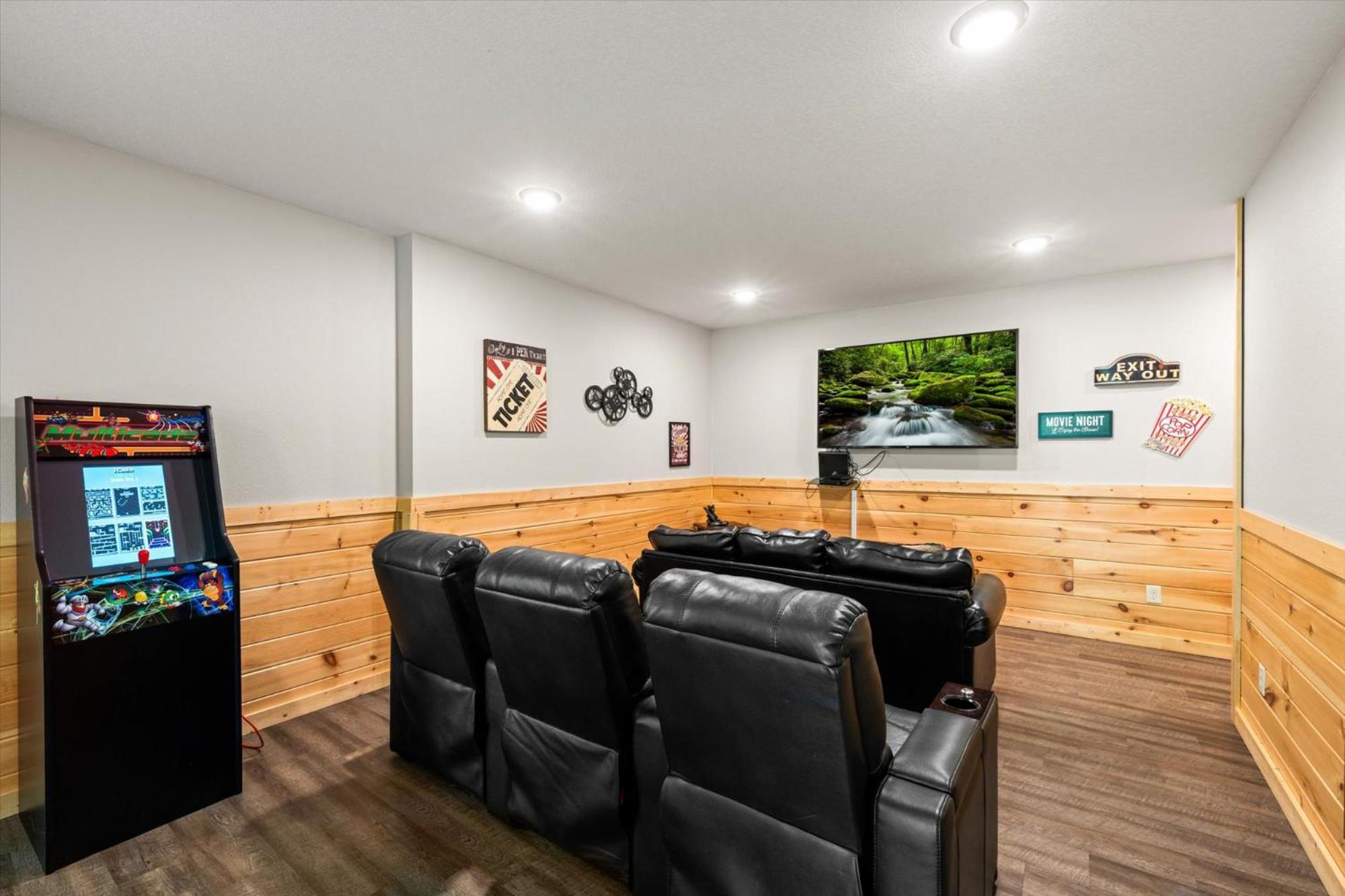 Cozy 2br Theater Gameroom Hot Tub Free Attraction Tickets * Pigeon Forge