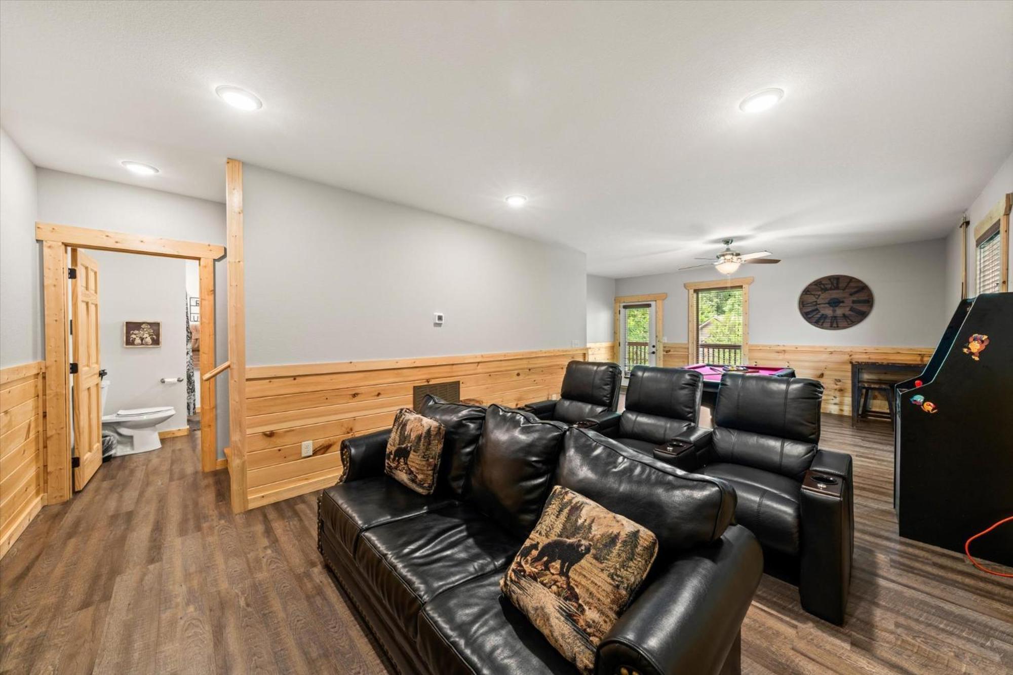 Holiday home Cozy 2br Theater Gameroom Hot Tub Free Attraction Tickets
