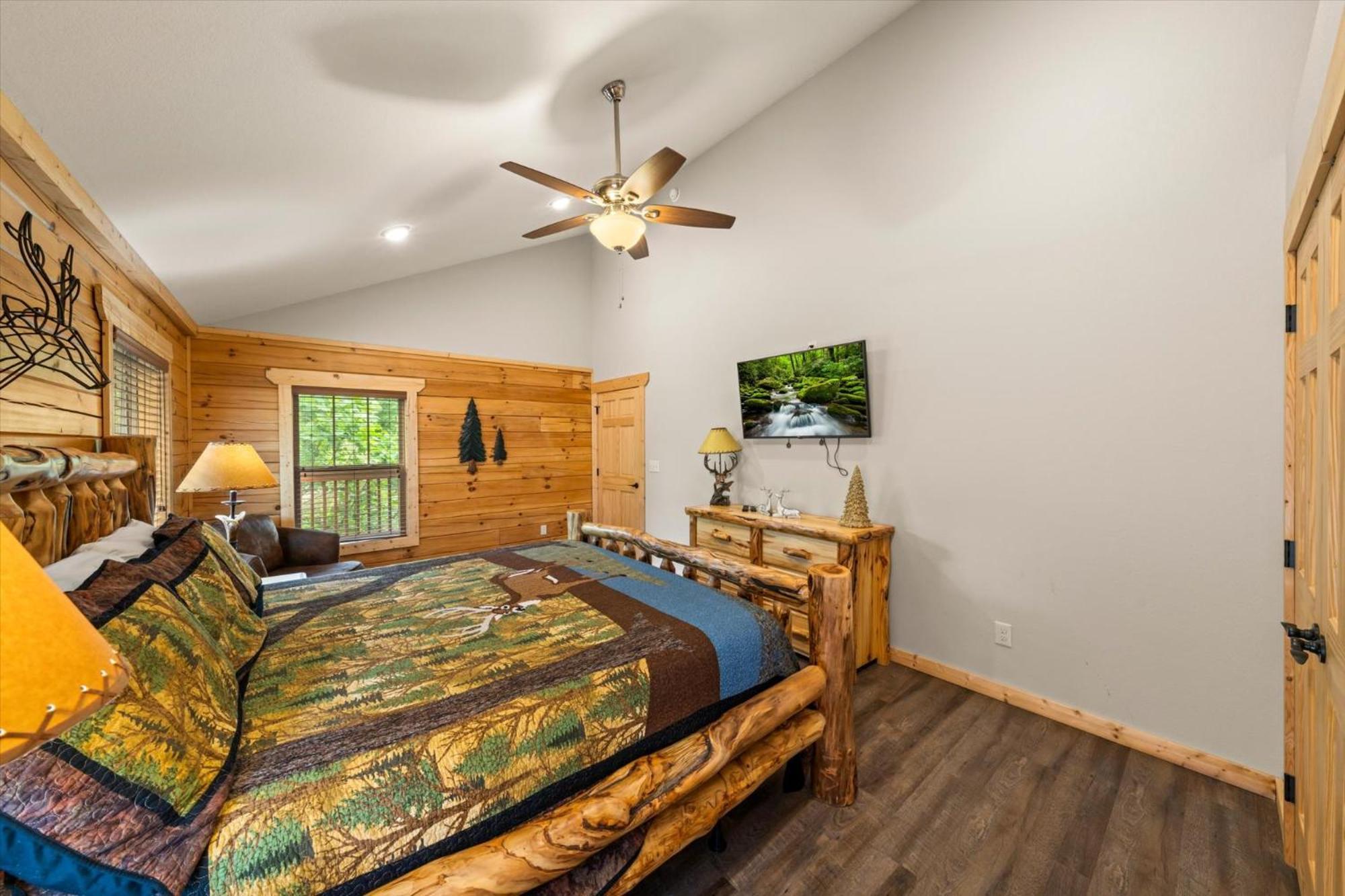 Cozy 2br Theater Gameroom Hot Tub Free Attraction Tickets Holiday home *