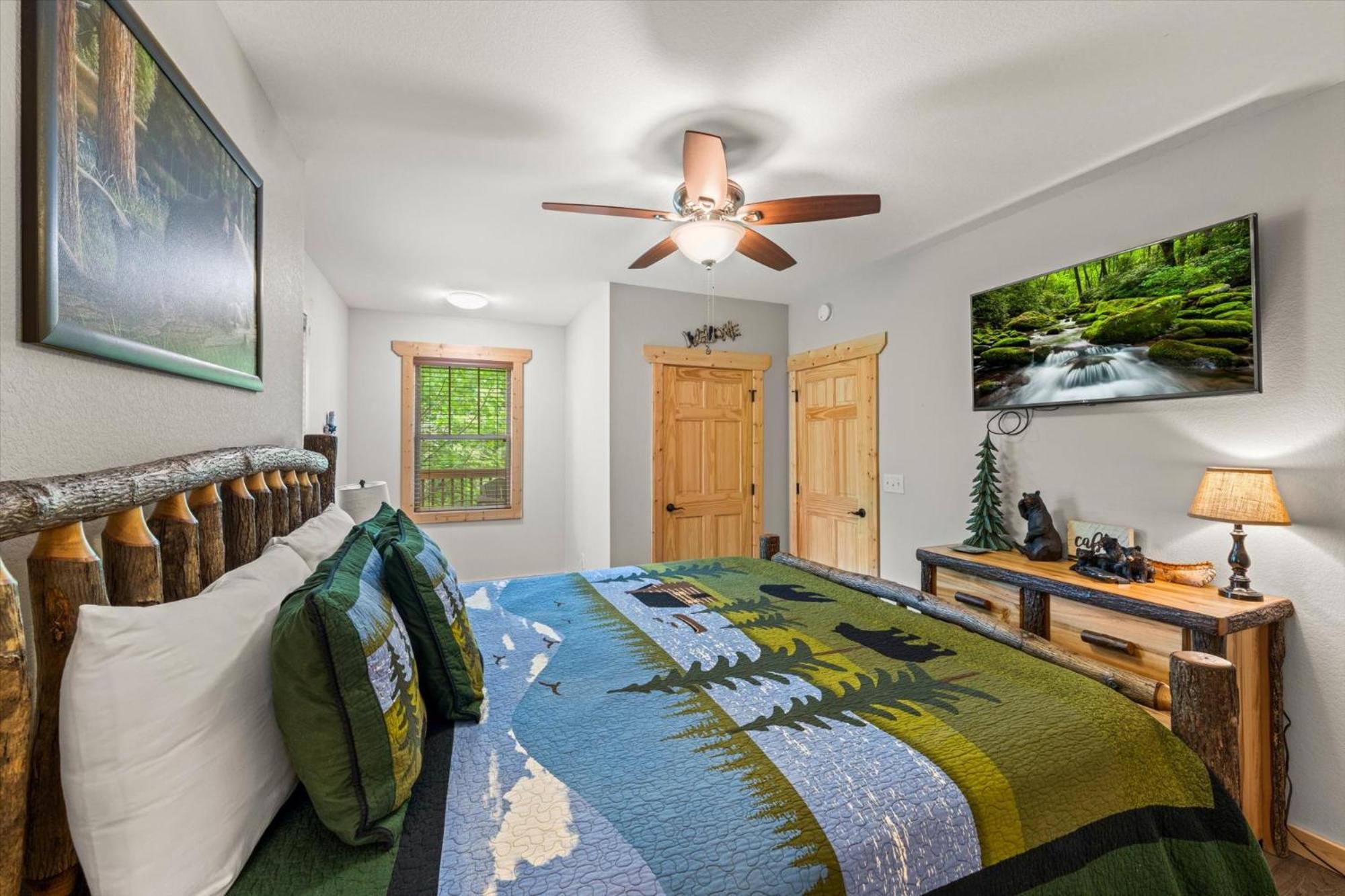 Cozy 2br Theater Gameroom Hot Tub Free Attraction Tickets Holiday home