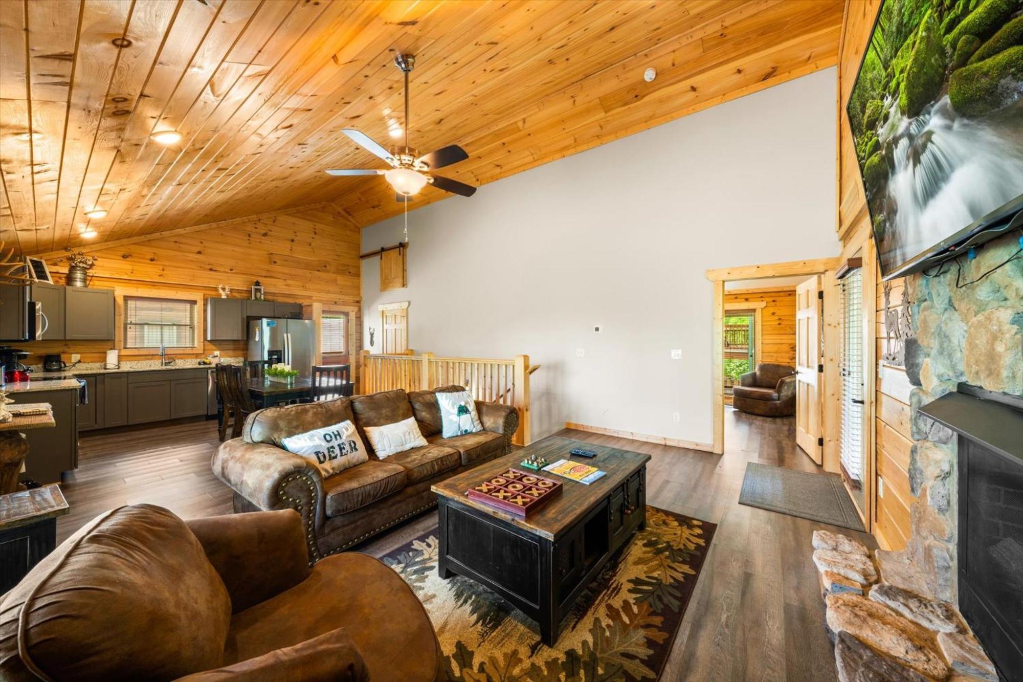 Cozy 2br Theater Gameroom Hot Tub Free Attraction Tickets Holiday home Pigeon Forge