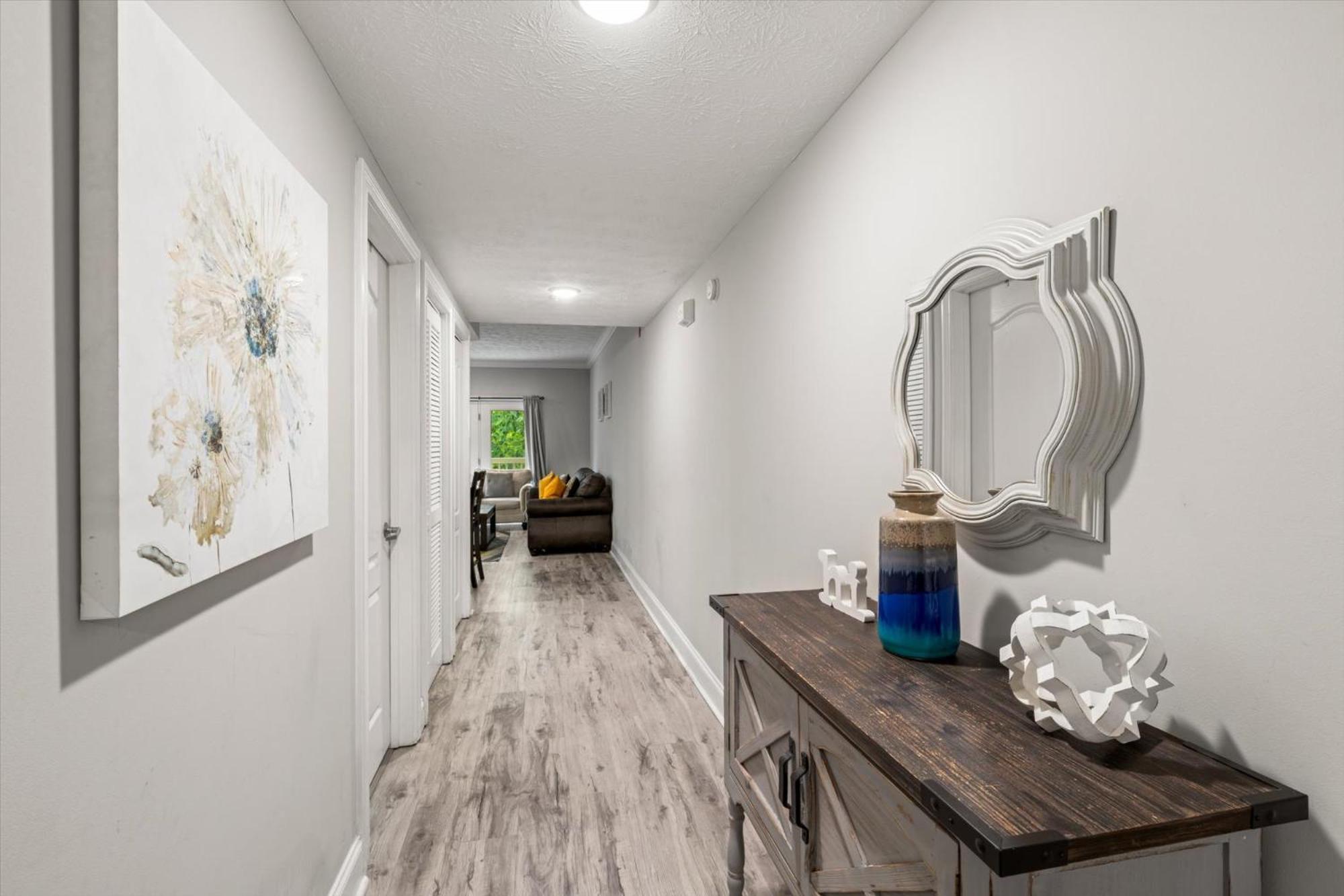 Luxurious 1br 5 Min To Pkwy Holiday home *
