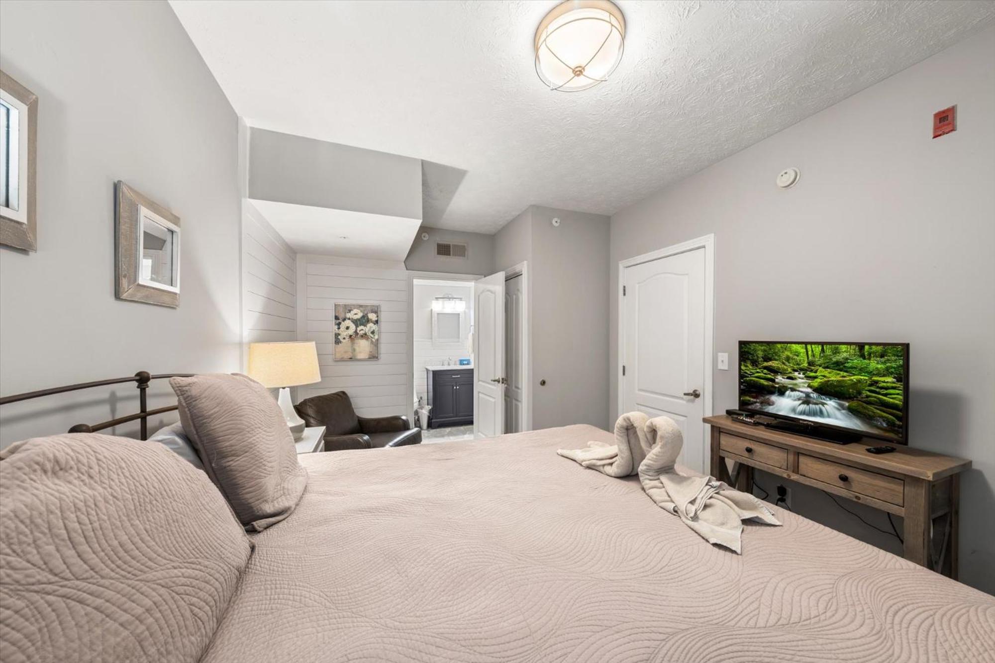Holiday home Luxurious 1br 5 Min To Pkwy *