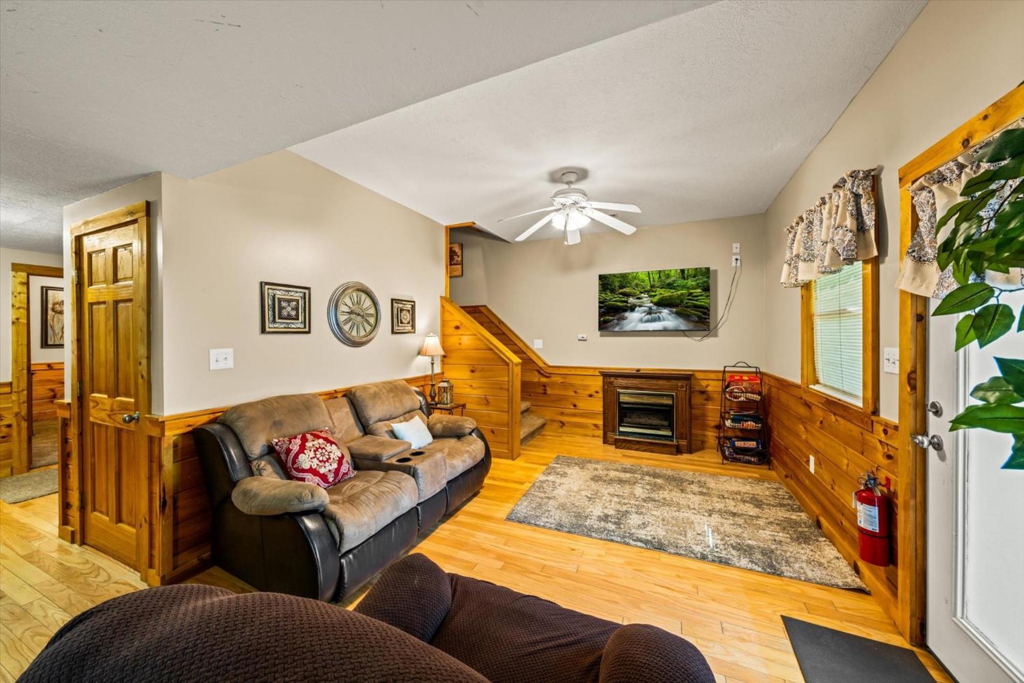 Spacious 5br 7 Min To Pkwy Hot Tub