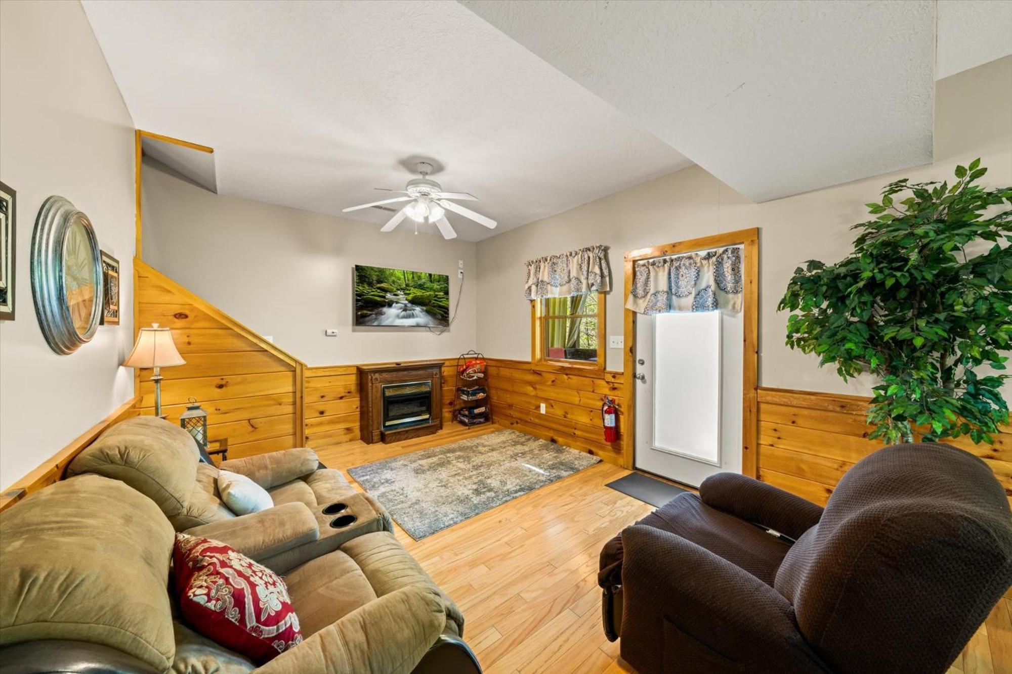 Holiday home Spacious 5br 7 Min To Pkwy Hot Tub *