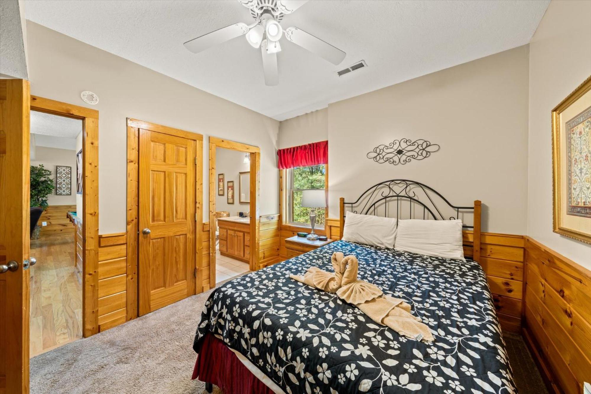 Spacious 5br 7 Min To Pkwy Hot Tub