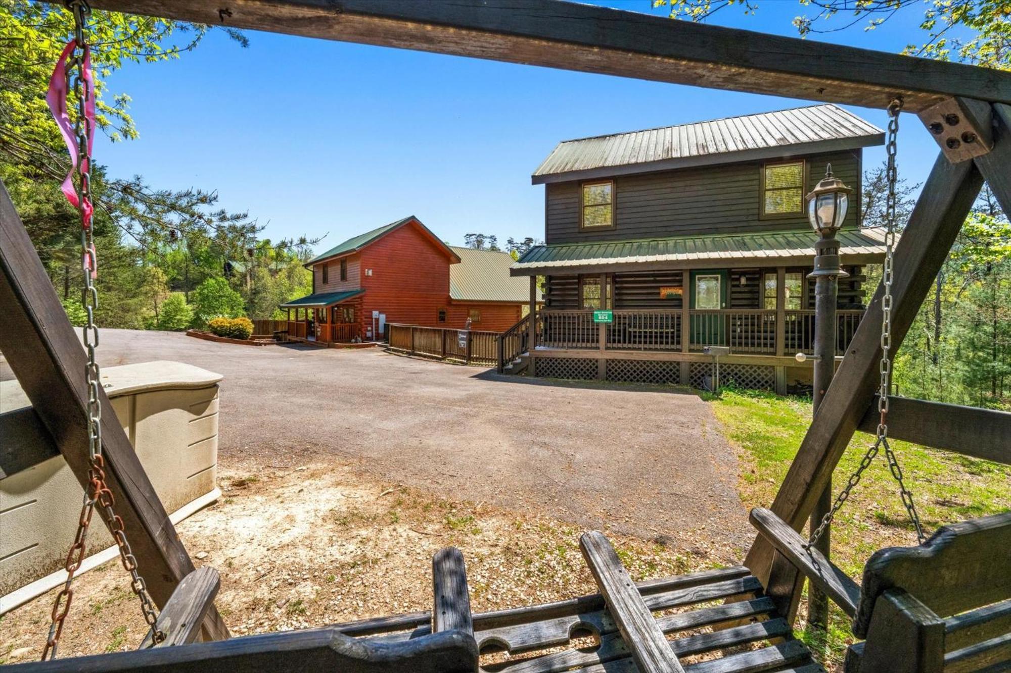 Holiday home Spacious 5br 7 Min To Pkwy Hot Tub