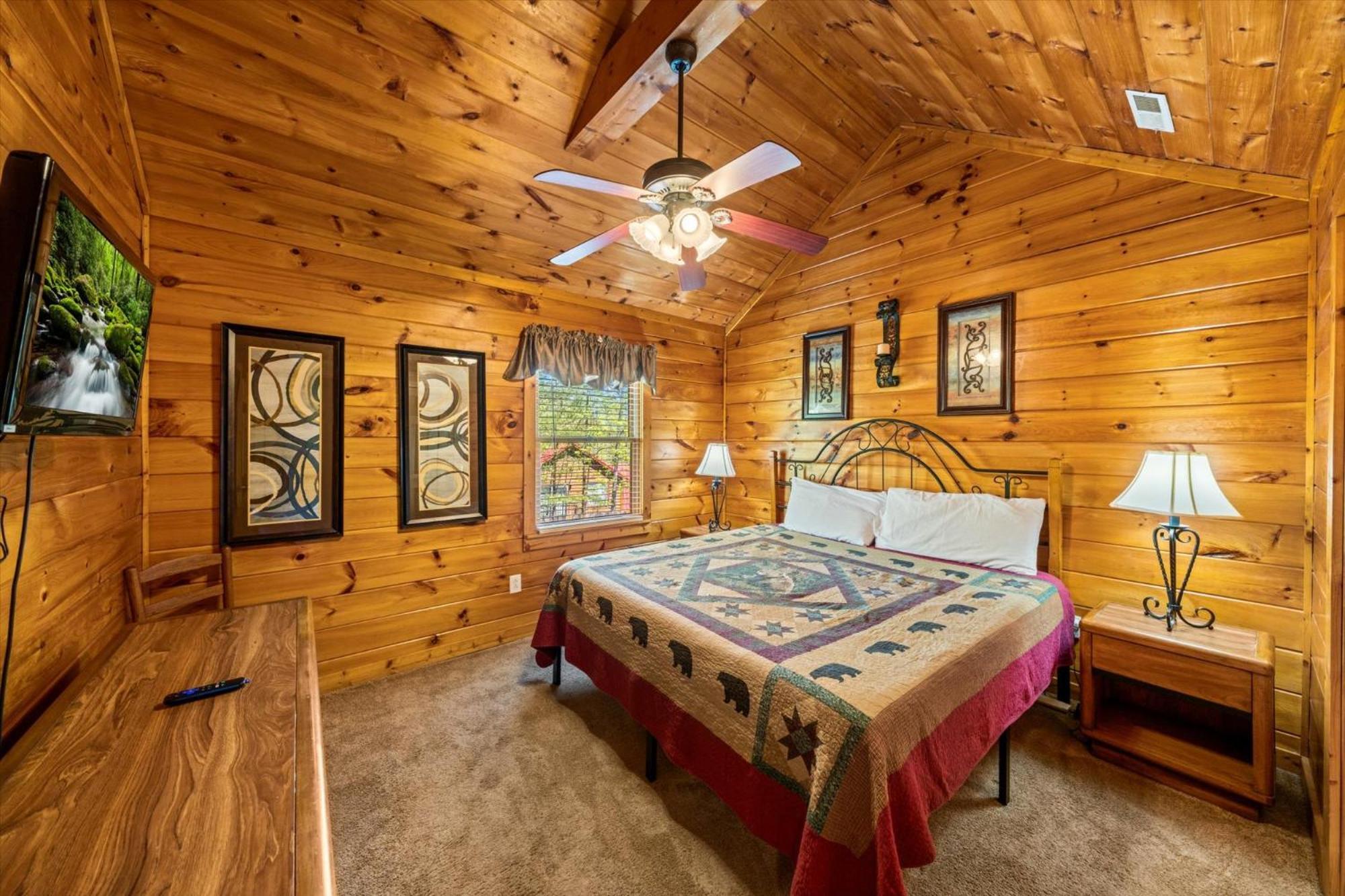 Spacious 5br 7 Min To Pkwy Hot Tub Holiday home *