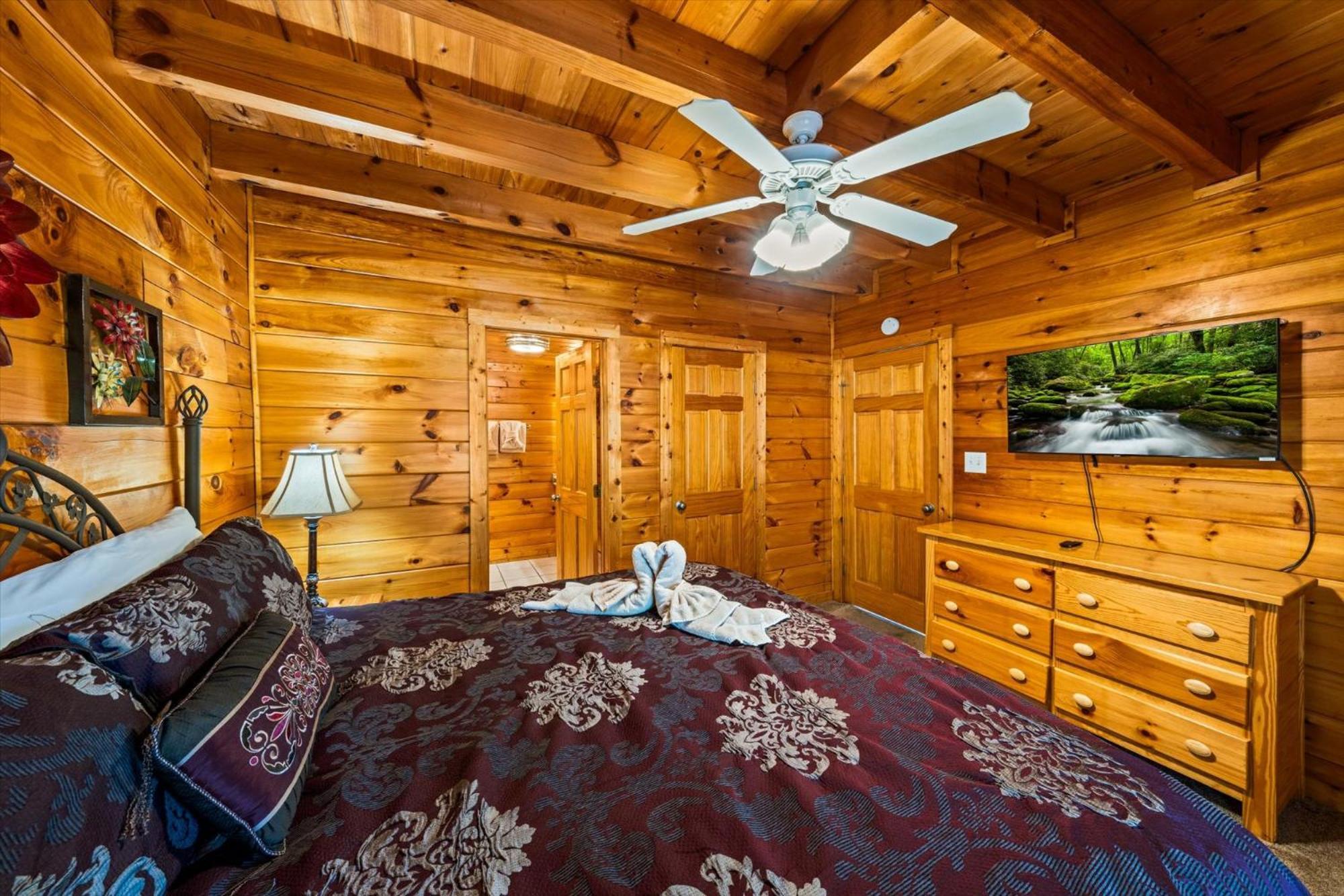 Holiday home Spacious 5br 7 Min To Pkwy Hot Tub