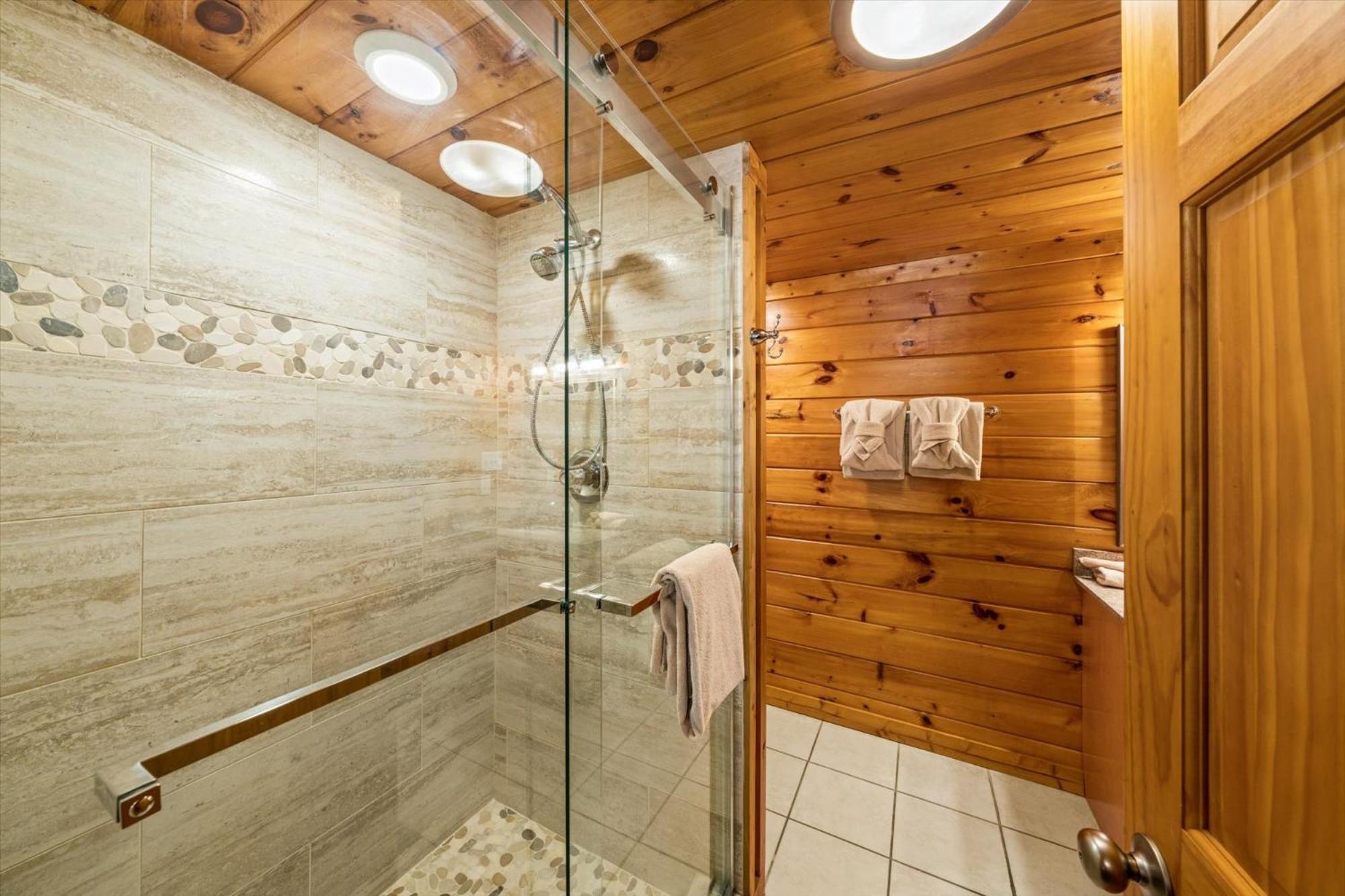 Spacious 5br 7 Min To Pkwy Hot Tub Holiday home Pigeon Forge