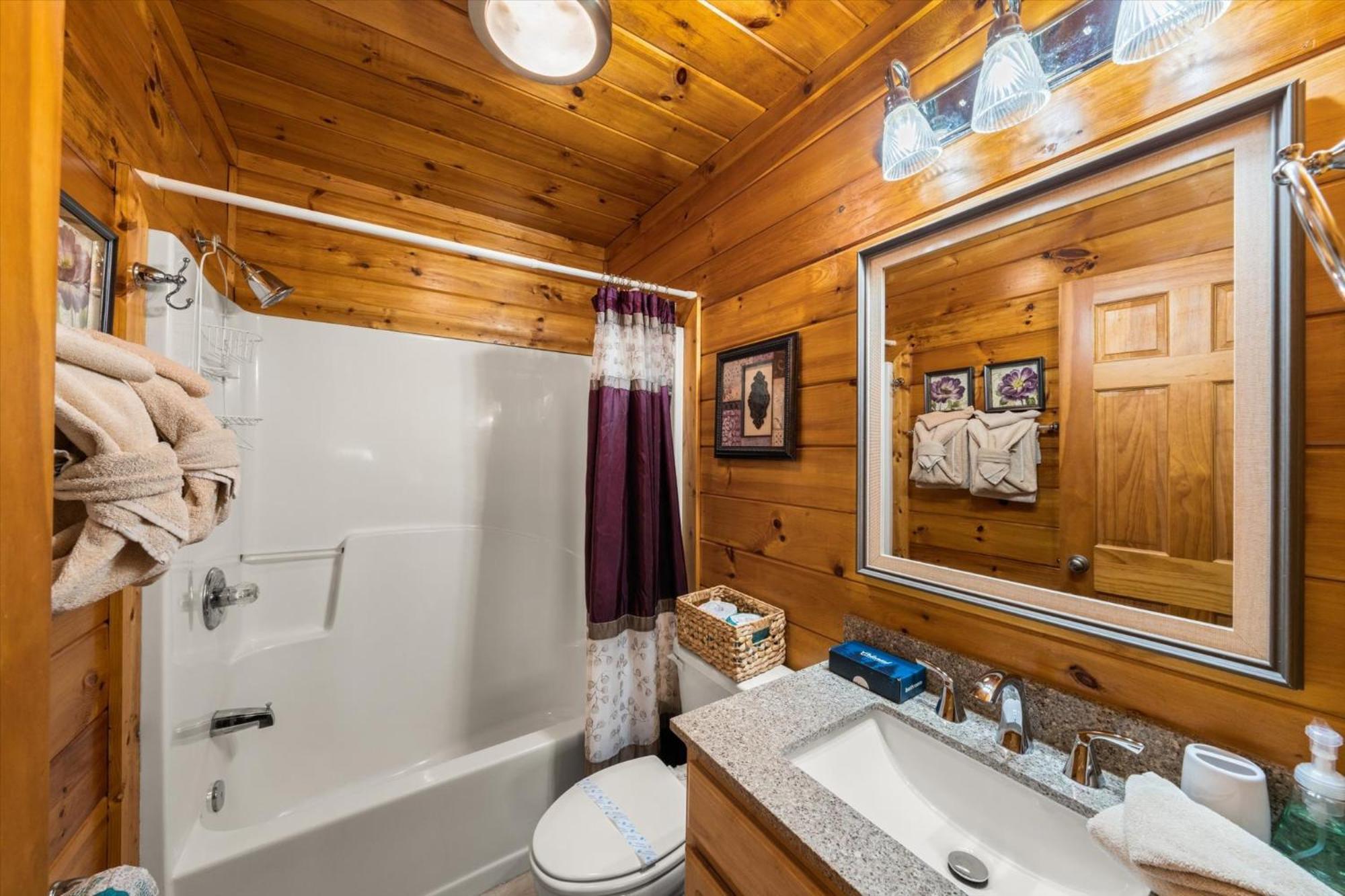 Spacious 5br 7 Min To Pkwy Hot Tub Pigeon Forge