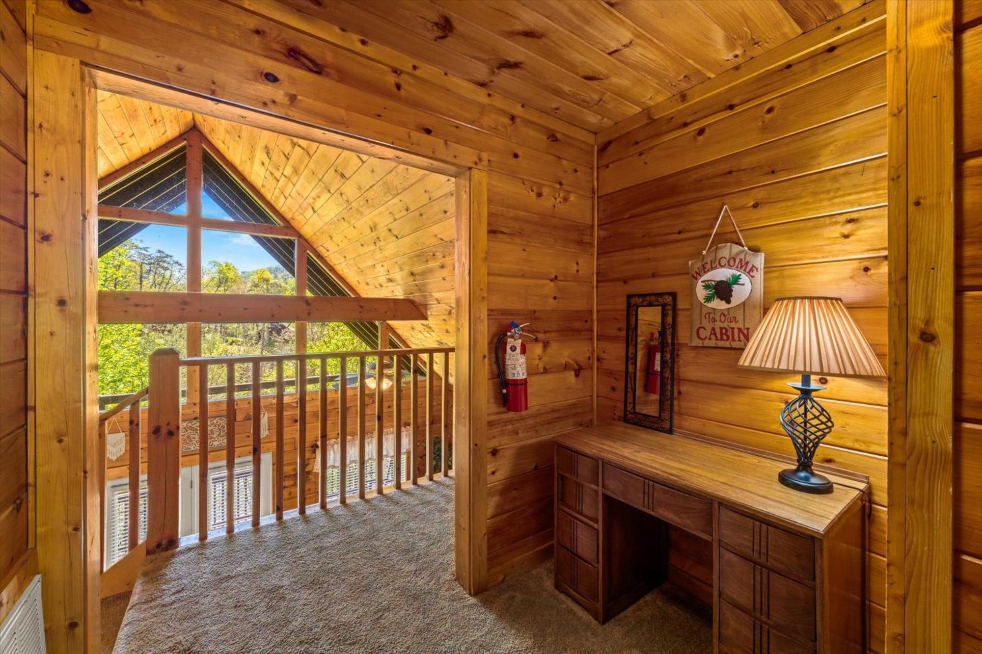 Spacious 5br 7 Min To Pkwy Hot Tub