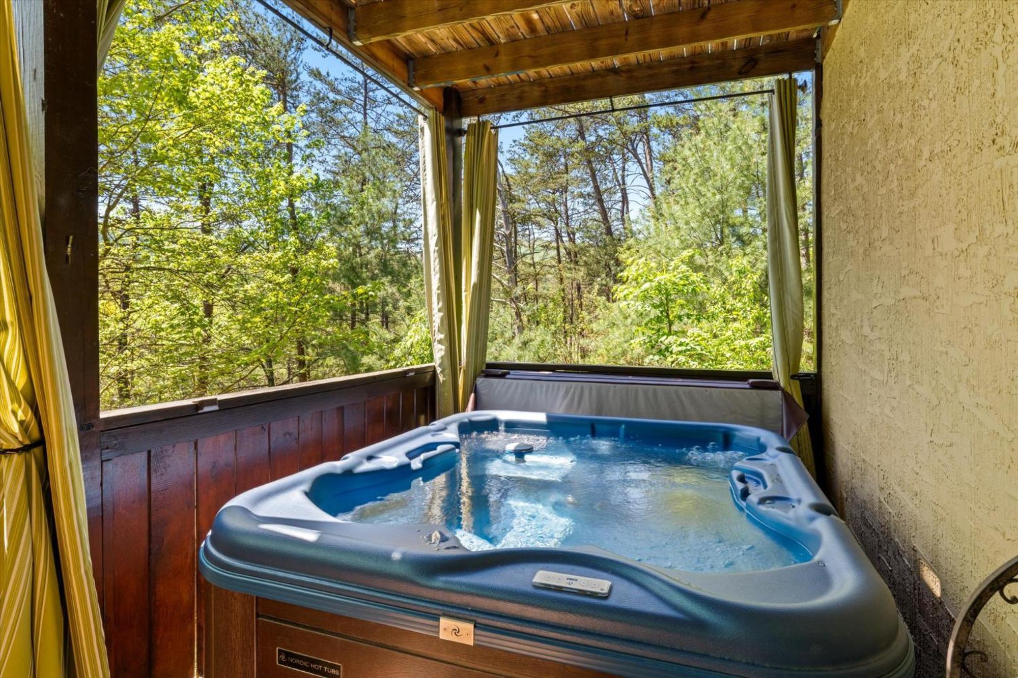 Holiday home Spacious 5br 7 Min To Pkwy Hot Tub *