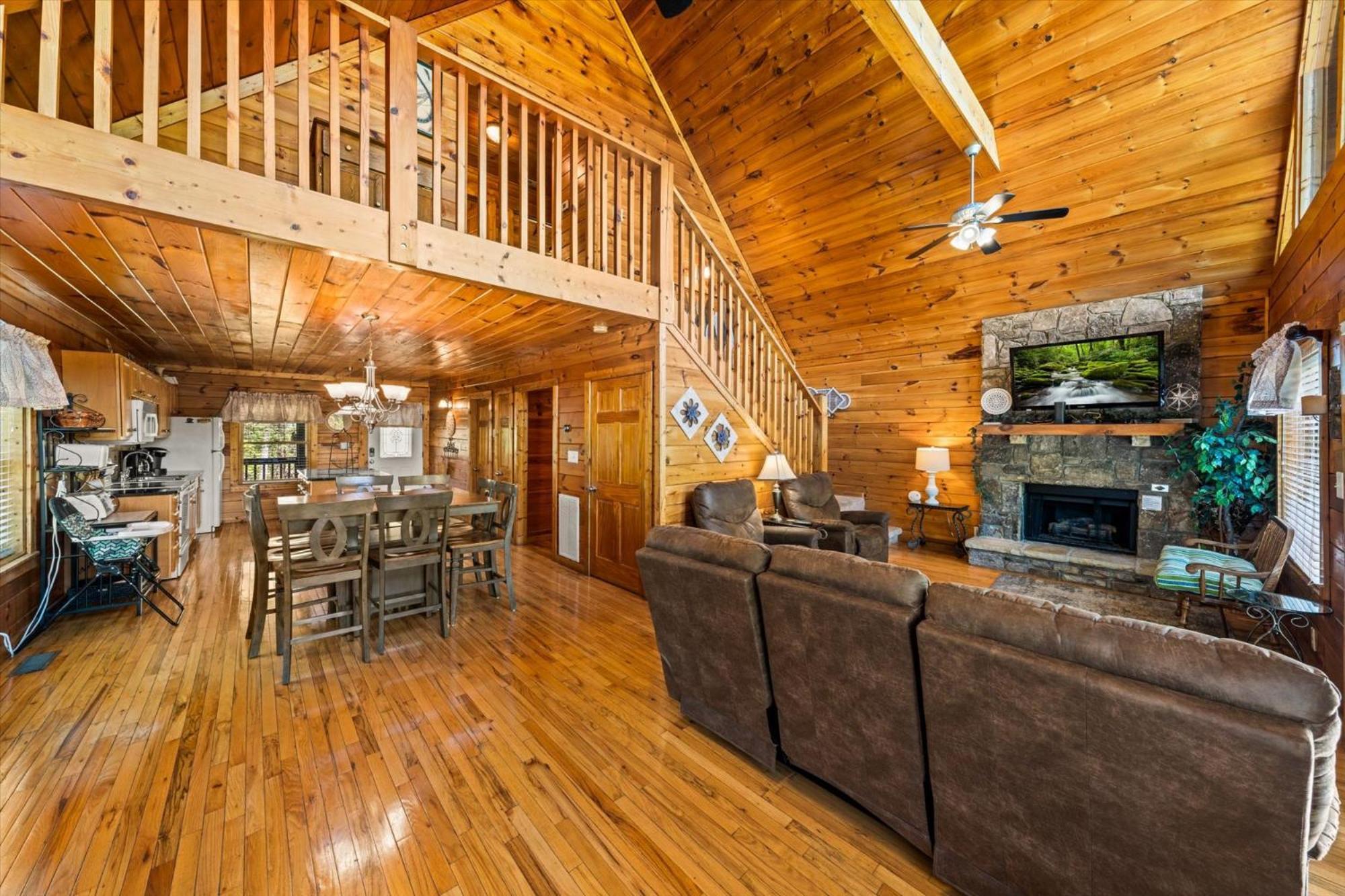Spacious 5br 7 Min To Pkwy Hot Tub