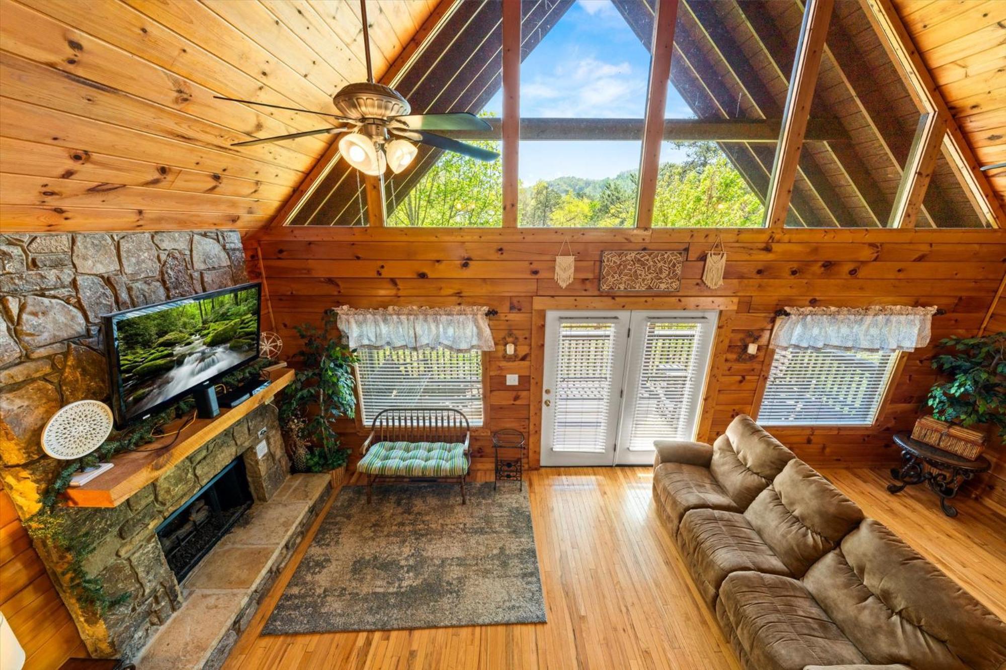 Spacious 5br 7 Min To Pkwy Hot Tub *