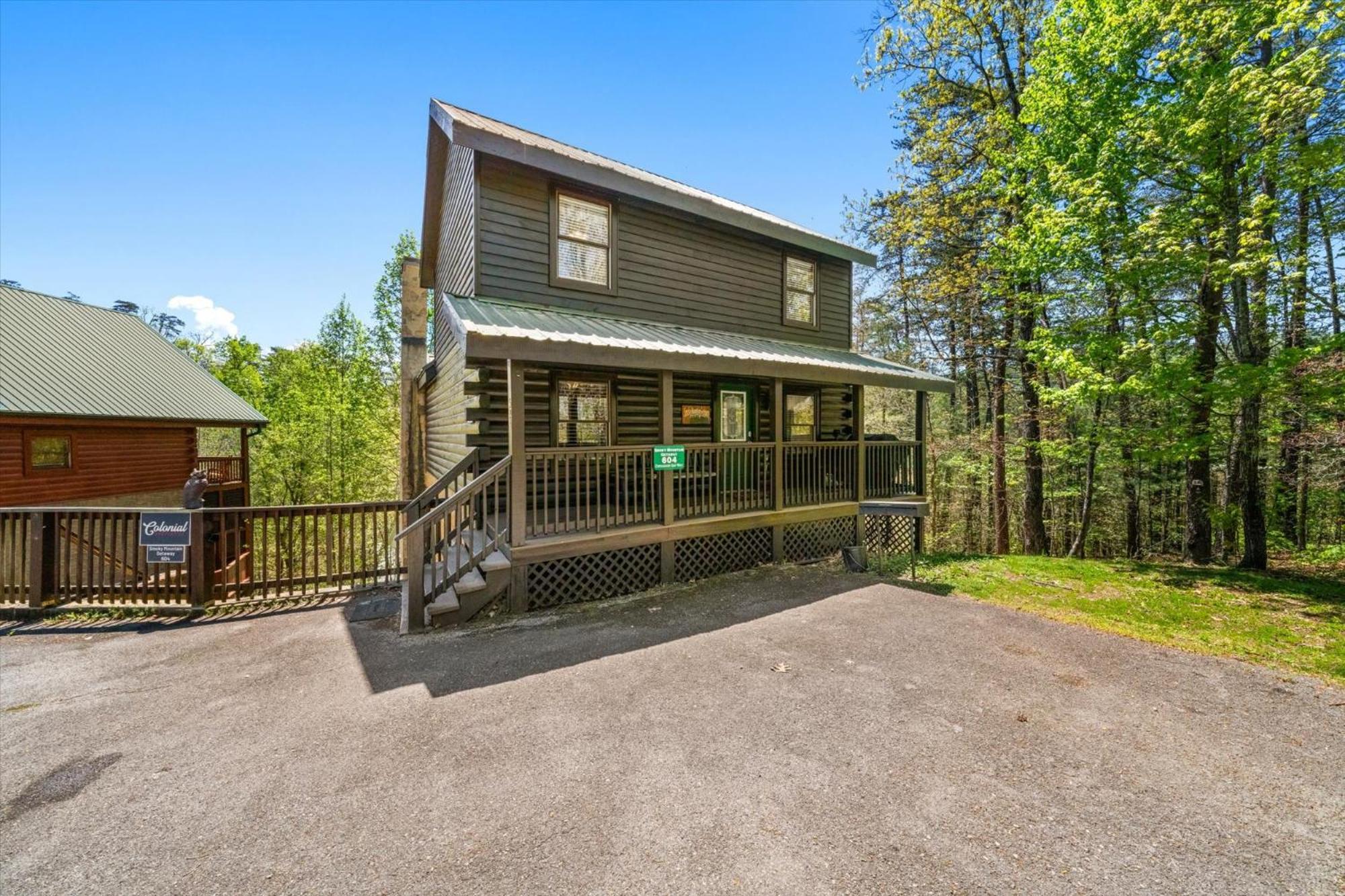 Spacious 5br 7 Min To Pkwy Hot Tub Holiday home *