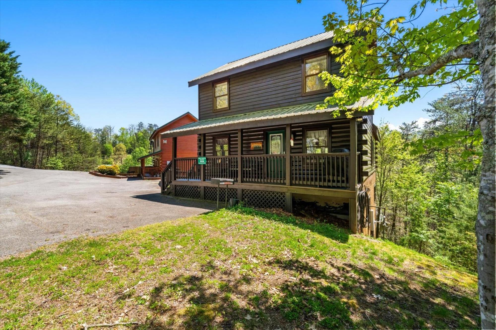 Spacious 5br 7 Min To Pkwy Hot Tub Holiday home Pigeon Forge