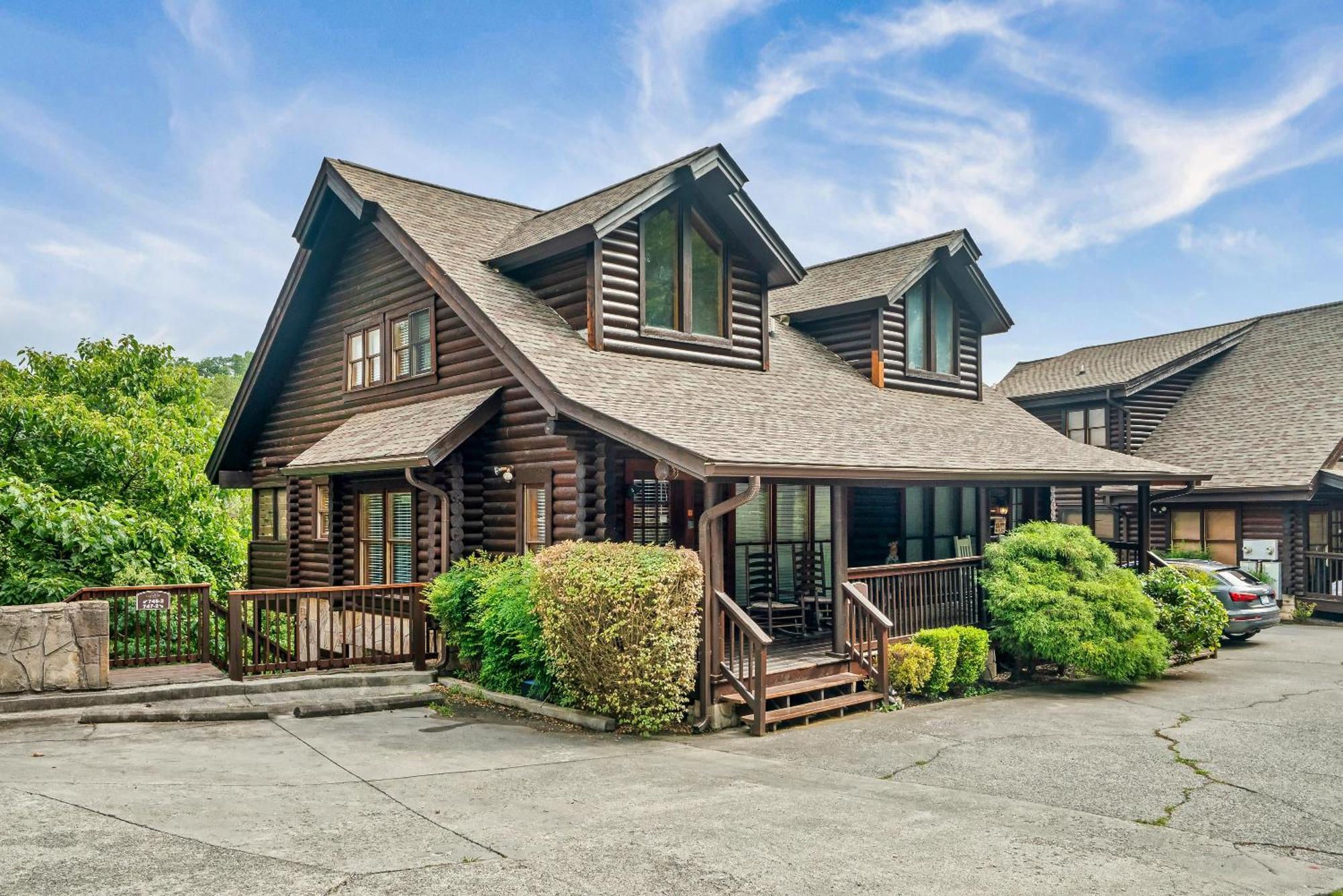 Pet Friendly 2br Just 5 Min To Pkwy! Free Attraction Tickets