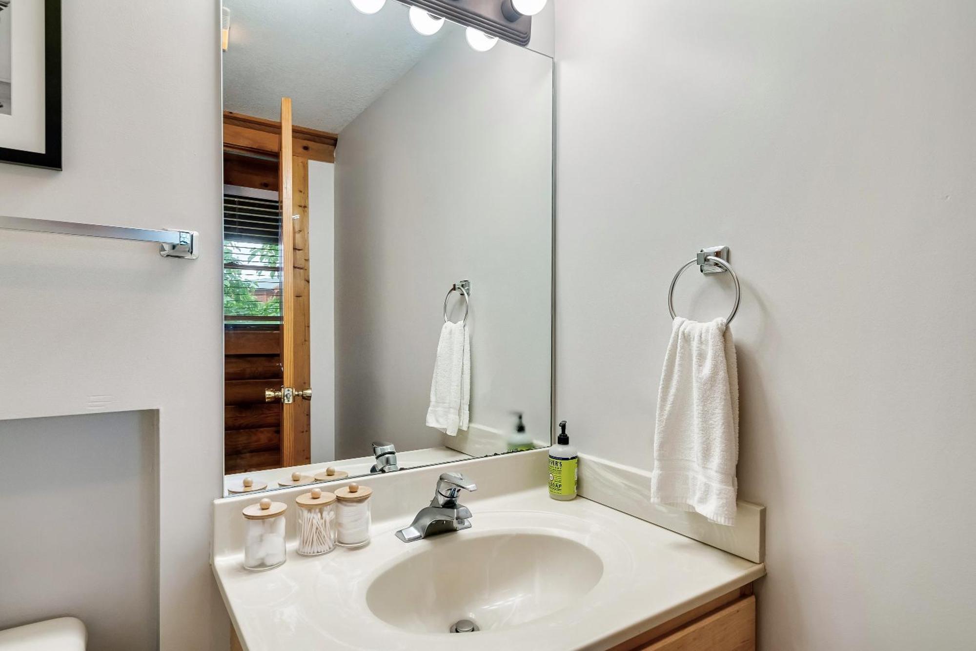 Pet Friendly 2br Just 5 Min To Pkwy! Free Attraction Tickets Holiday home Pigeon Forge
