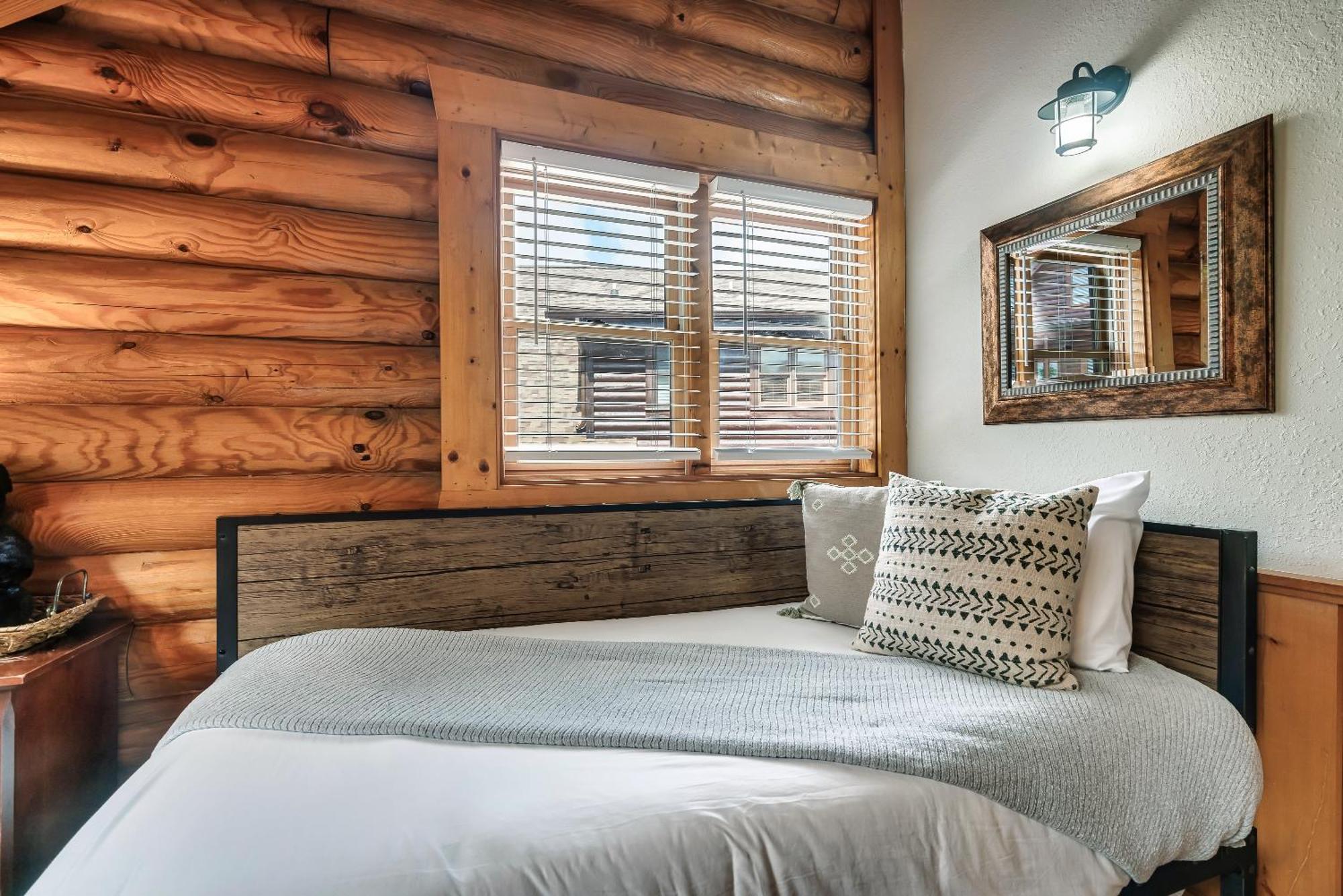 Pet Friendly 2br Just 5 Min To Pkwy! Free Attraction Tickets Holiday home