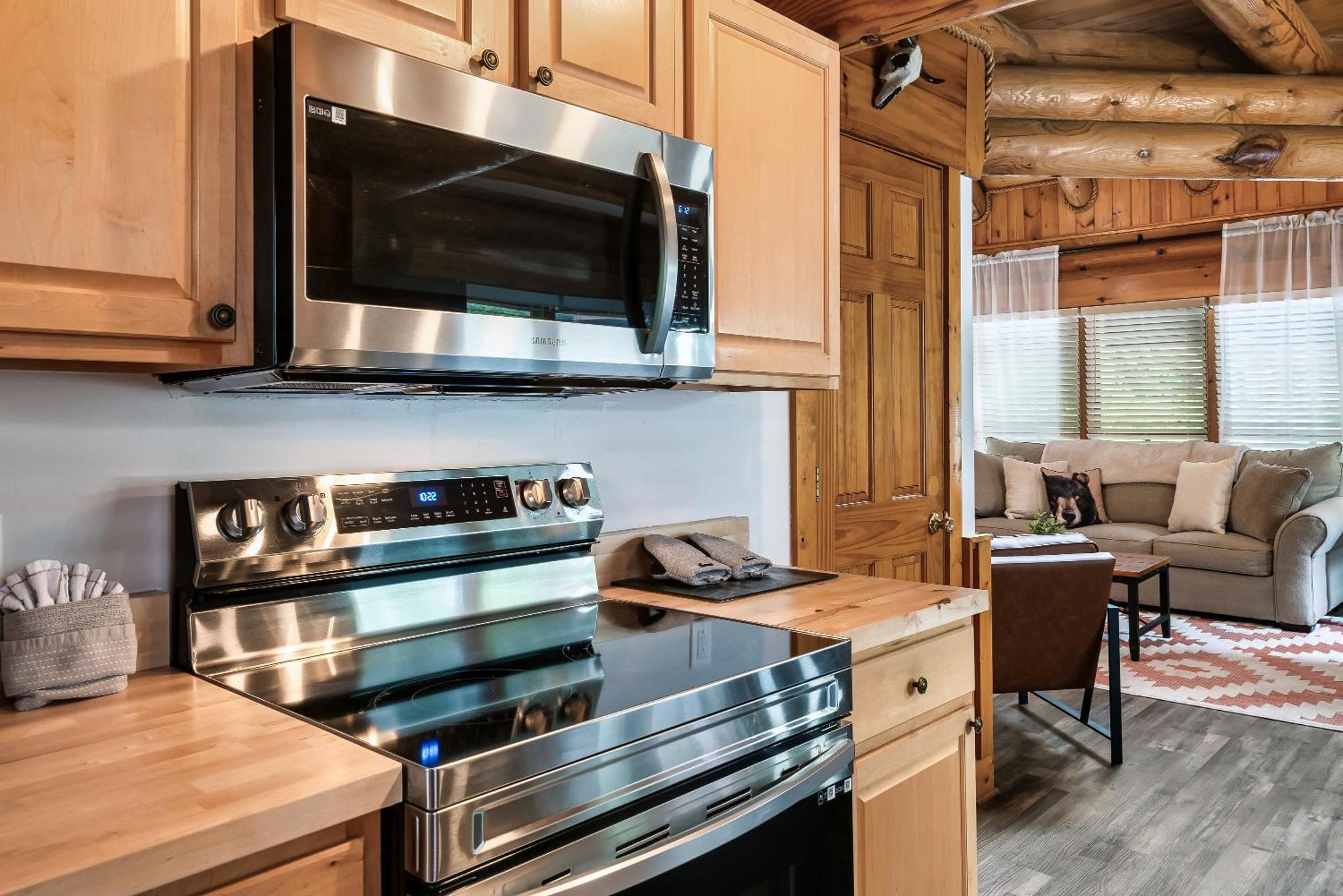 Holiday home Pet Friendly 2br Just 5 Min To Pkwy! Free Attraction Tickets *