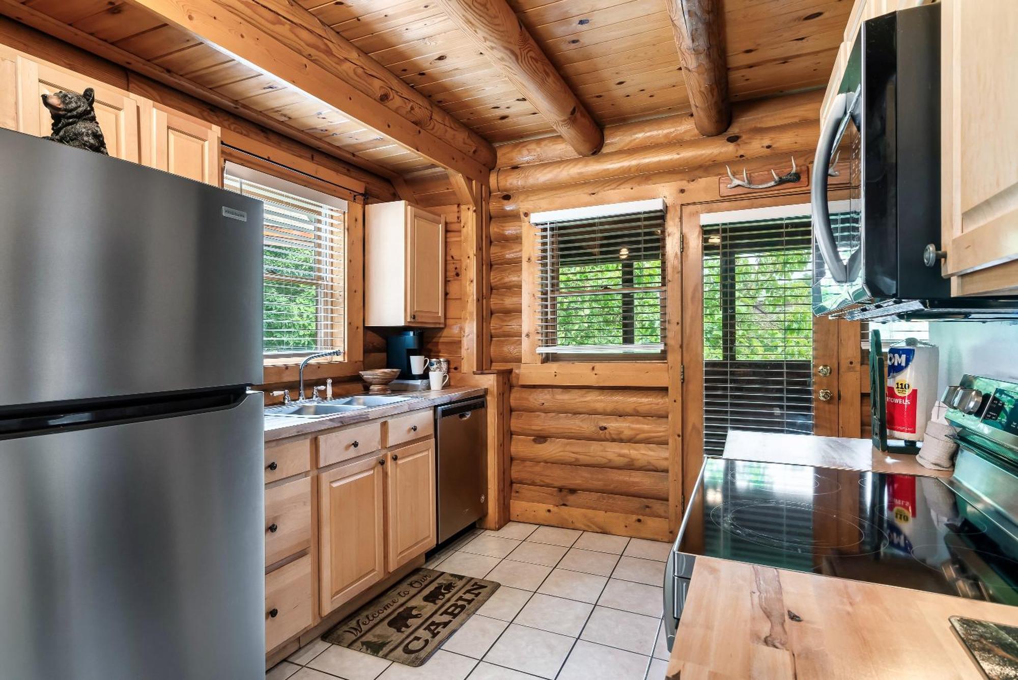 Pet Friendly 2br Just 5 Min To Pkwy! Free Attraction Tickets *