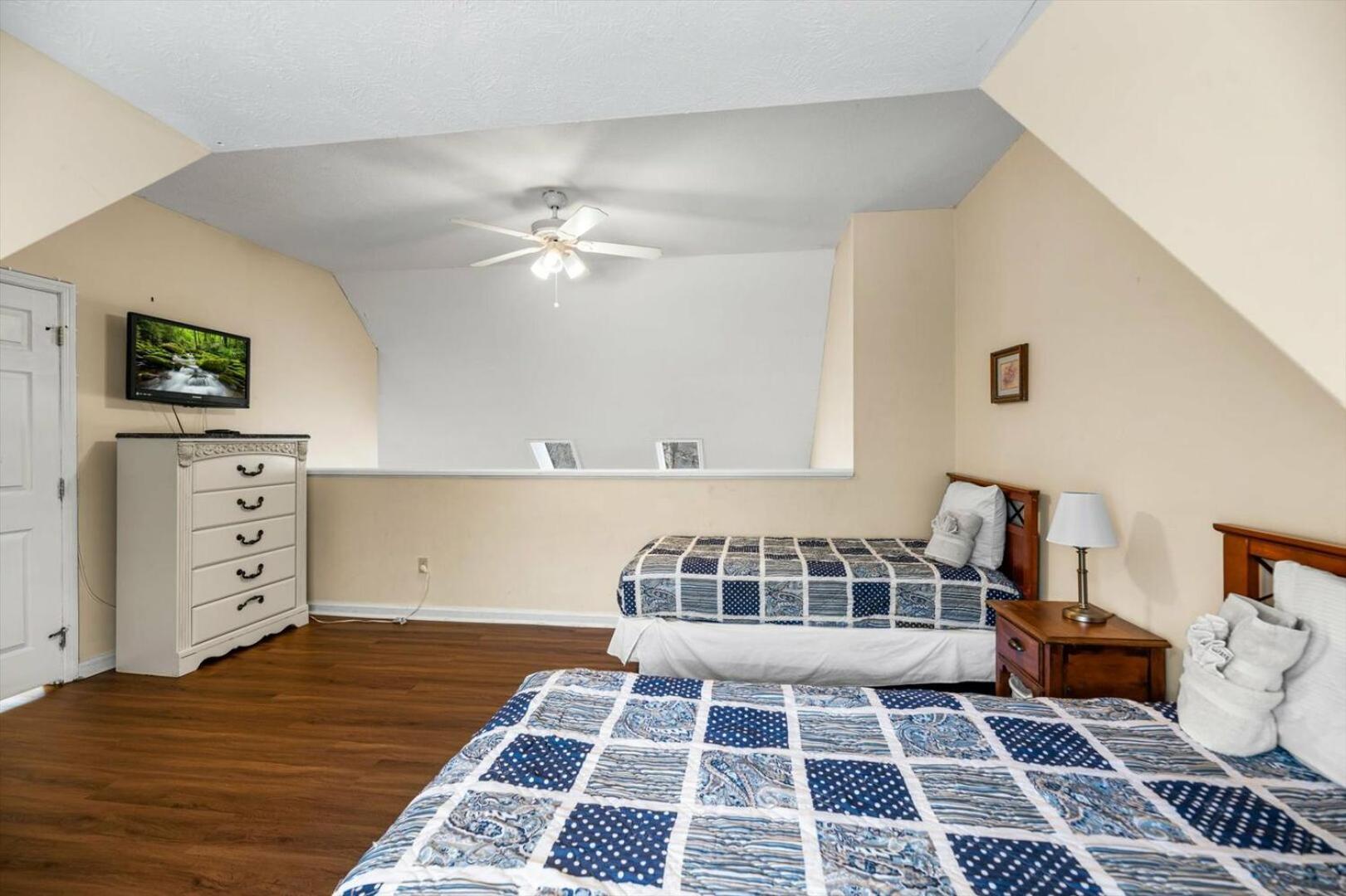 Relaxing 2br 10 Min To Pkwy! Free Attraction Tickets Holiday home *