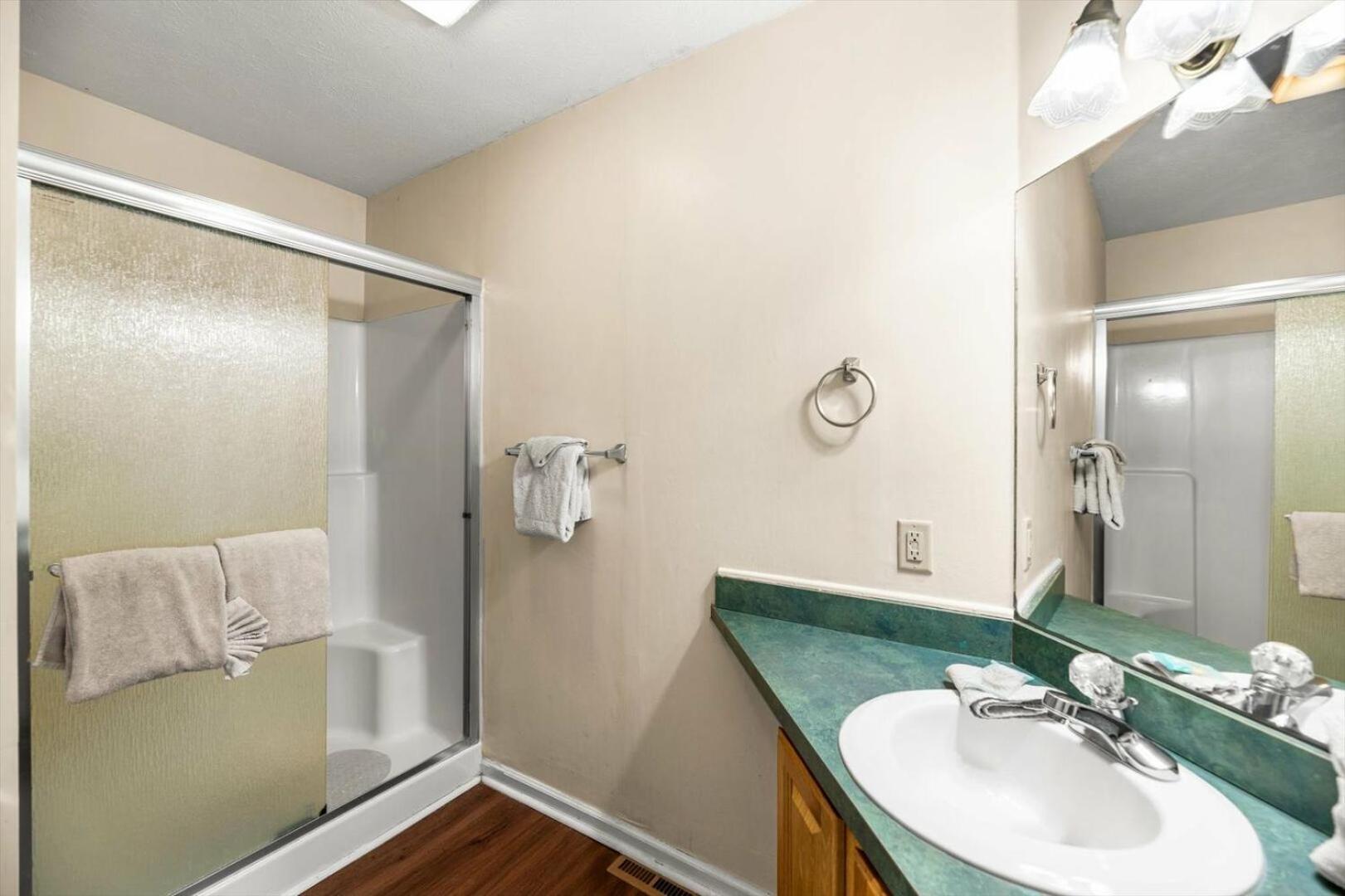 Relaxing 2br 10 Min To Pkwy! Free Attraction Tickets * Pigeon Forge