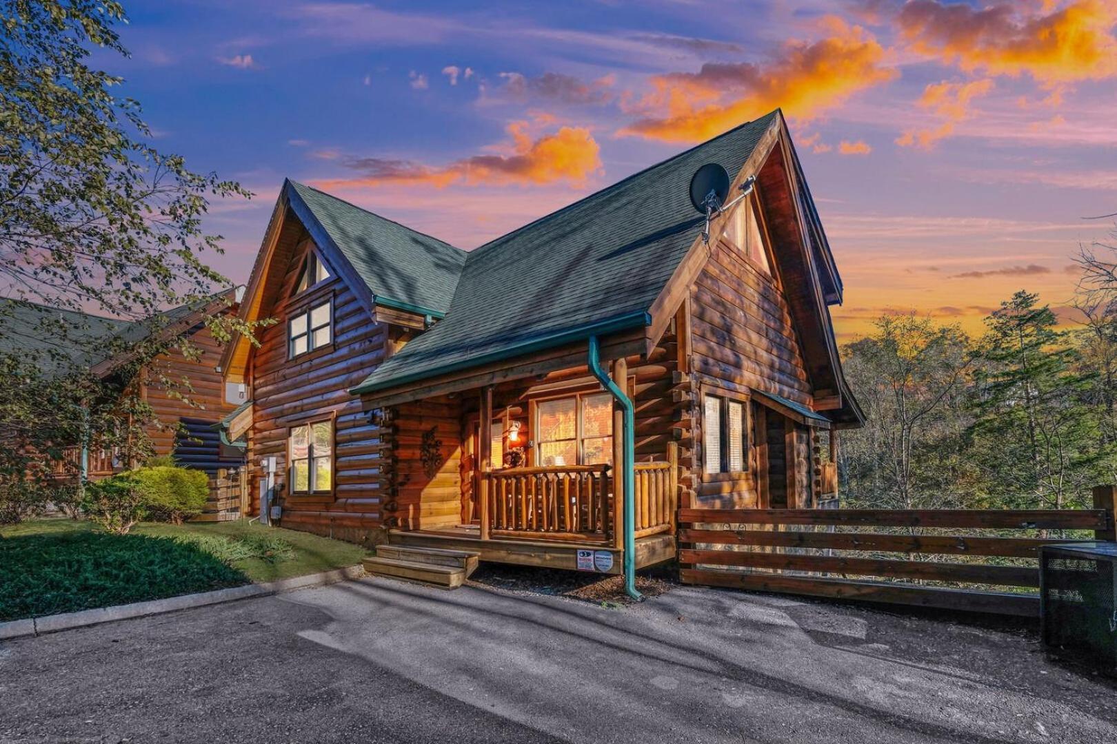 Holiday home Cozy 1br Ziplines Hot Tub Pool Table Free Attraction Tickets