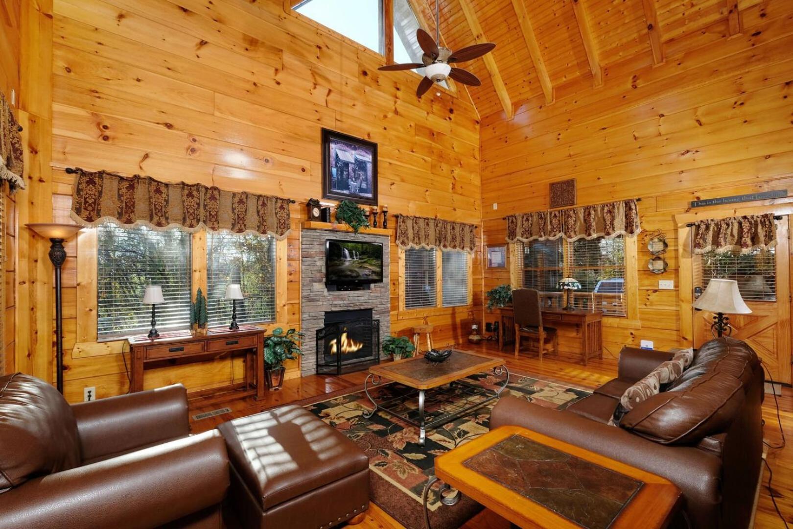 Holiday home Cozy 1br Ziplines Hot Tub Pool Table Free Attraction Tickets