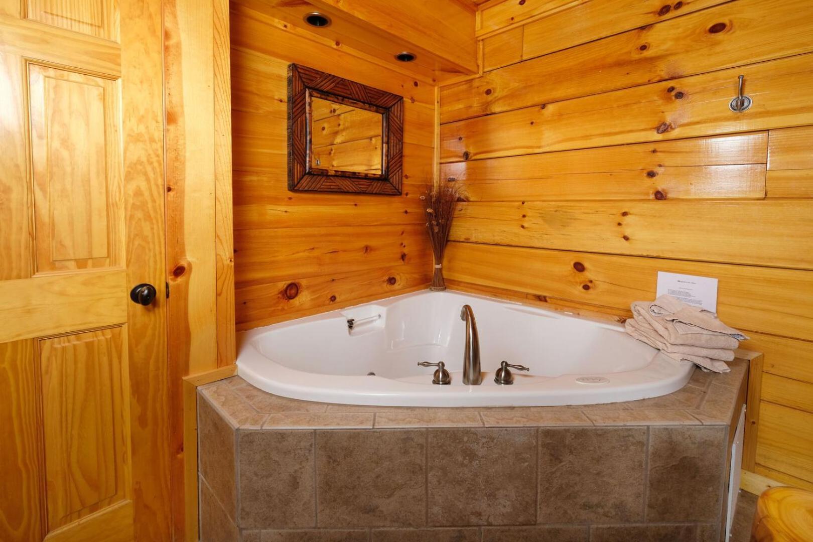 Holiday home Cozy 1br Ziplines Hot Tub Pool Table Free Attraction Tickets *