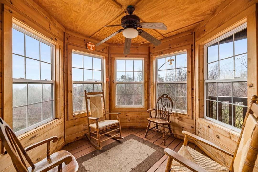 Secluded And Spacious 2br Hot Tub Pool Table Free Attraction Tickets
