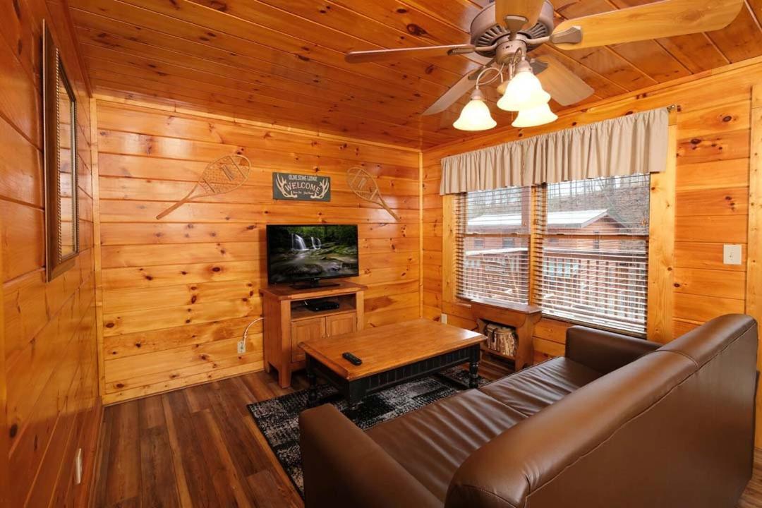 Spacious 4br 5 Min To Pkwy Hot Tub Free Attraction Tickets * Pigeon Forge