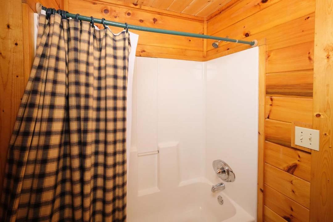 Holiday home Spacious 4br 5 Min To Pkwy Hot Tub Free Attraction Tickets *