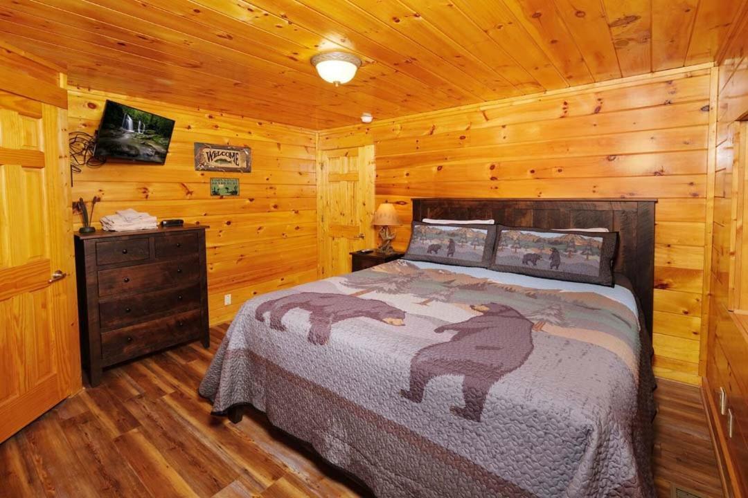 Spacious 4br 5 Min To Pkwy Hot Tub Free Attraction Tickets