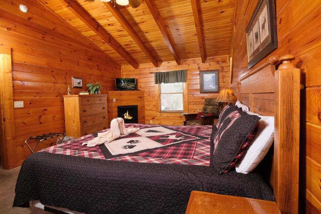 Spacious 4br 5 Min To Pkwy Hot Tub Free Attraction Tickets