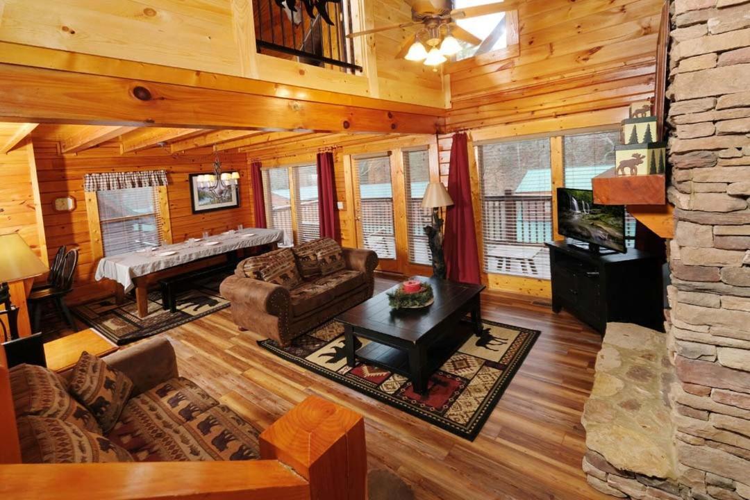 Spacious 4br 5 Min To Pkwy Hot Tub Free Attraction Tickets Holiday home *