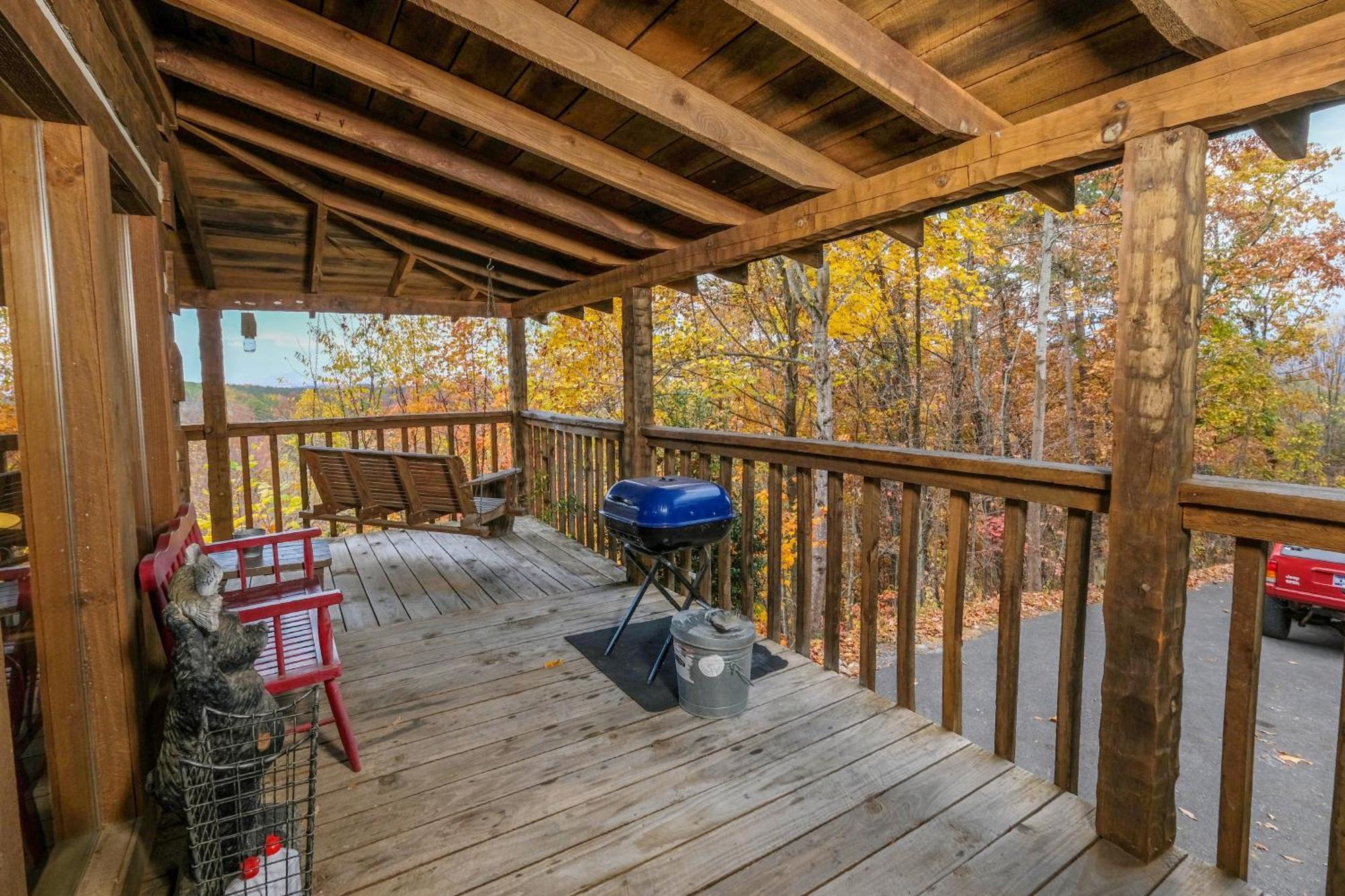 Cozy 1br Stunning Views Hot Tub Fire Pit Free Attraction Tickets Holiday home Pigeon Forge
