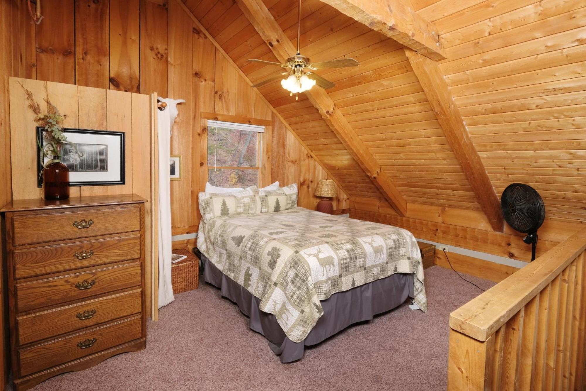 Cozy 1br Stunning Views Hot Tub Fire Pit Free Attraction Tickets Holiday home Pigeon Forge