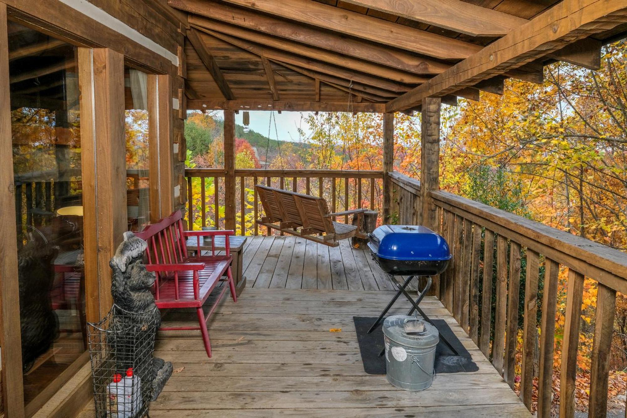 Cozy 1br Stunning Views Hot Tub Fire Pit Free Attraction Tickets Holiday home Pigeon Forge
