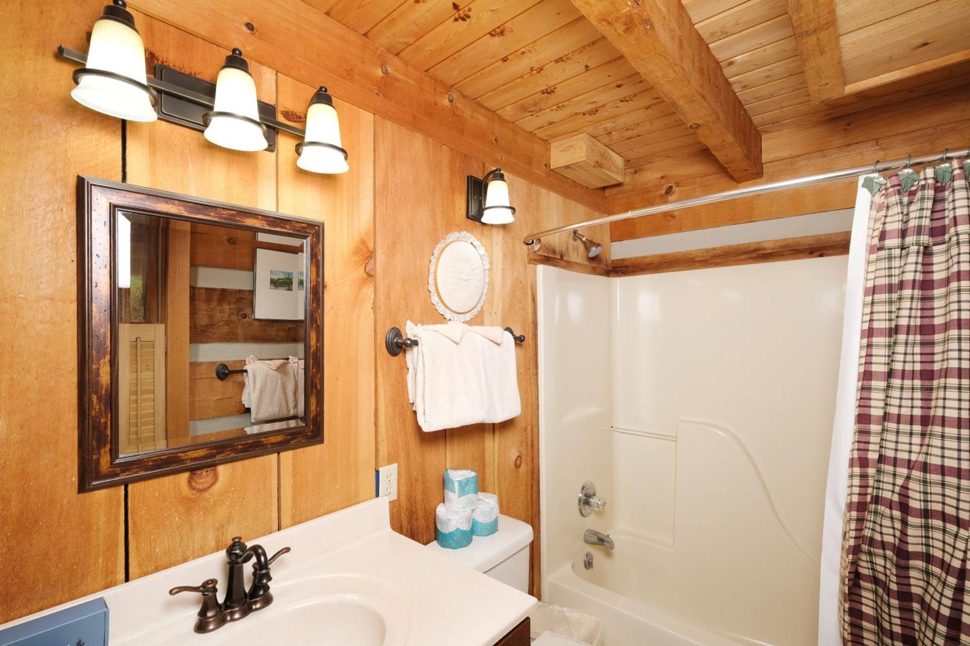 Cozy 1br Stunning Views Hot Tub Fire Pit Free Attraction Tickets Holiday home *